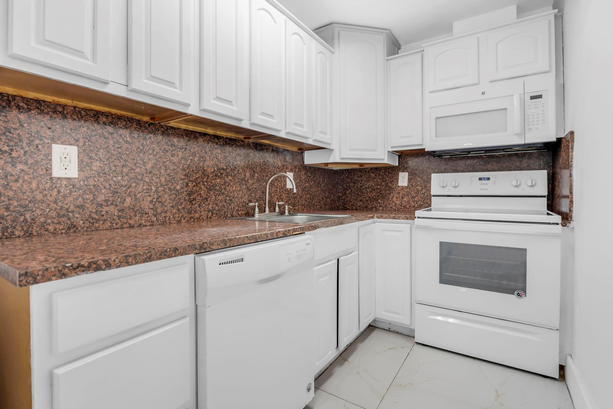 4805 NW 7th St 105-15