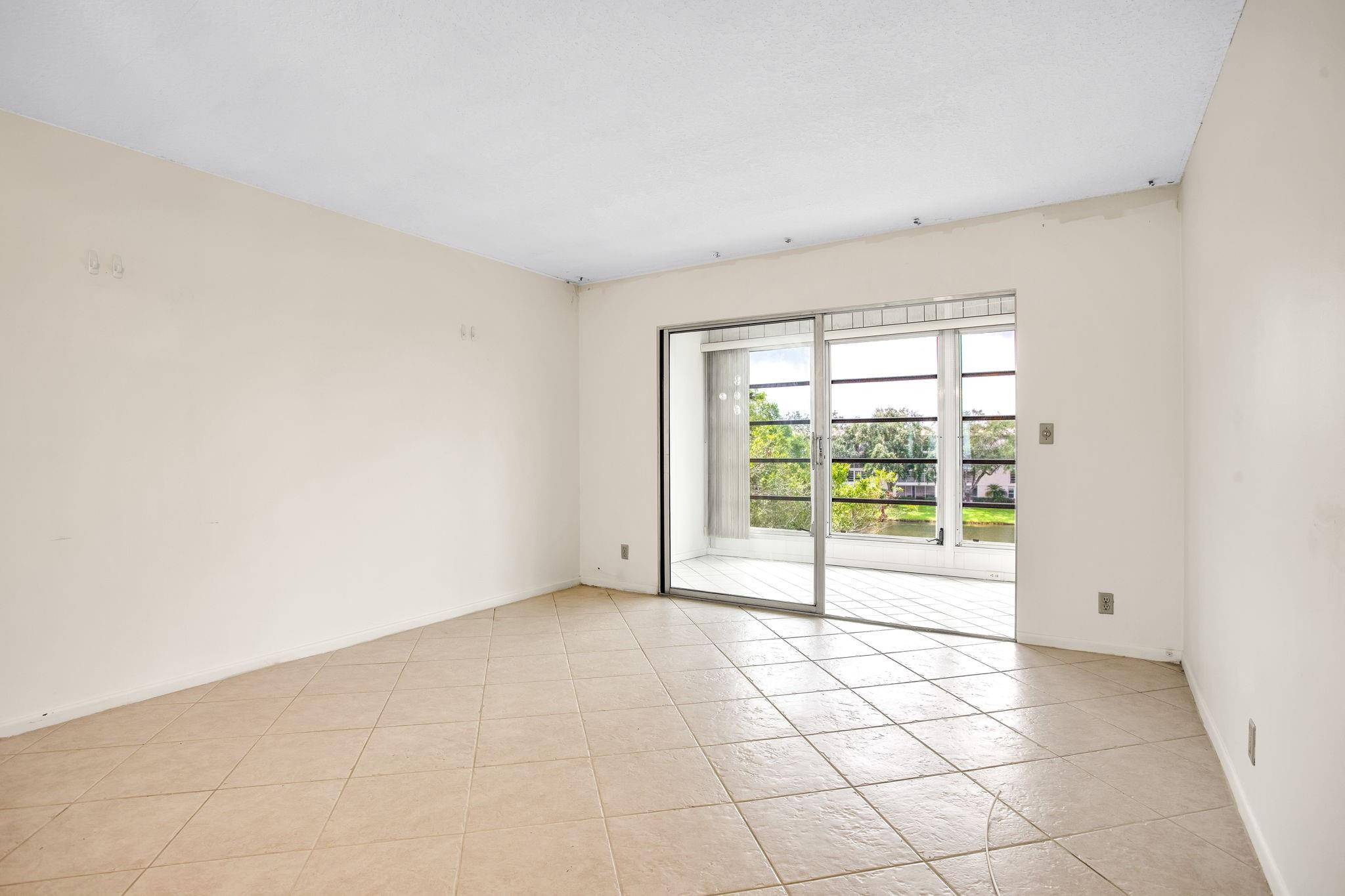 2202 Lucaya Bnd D4