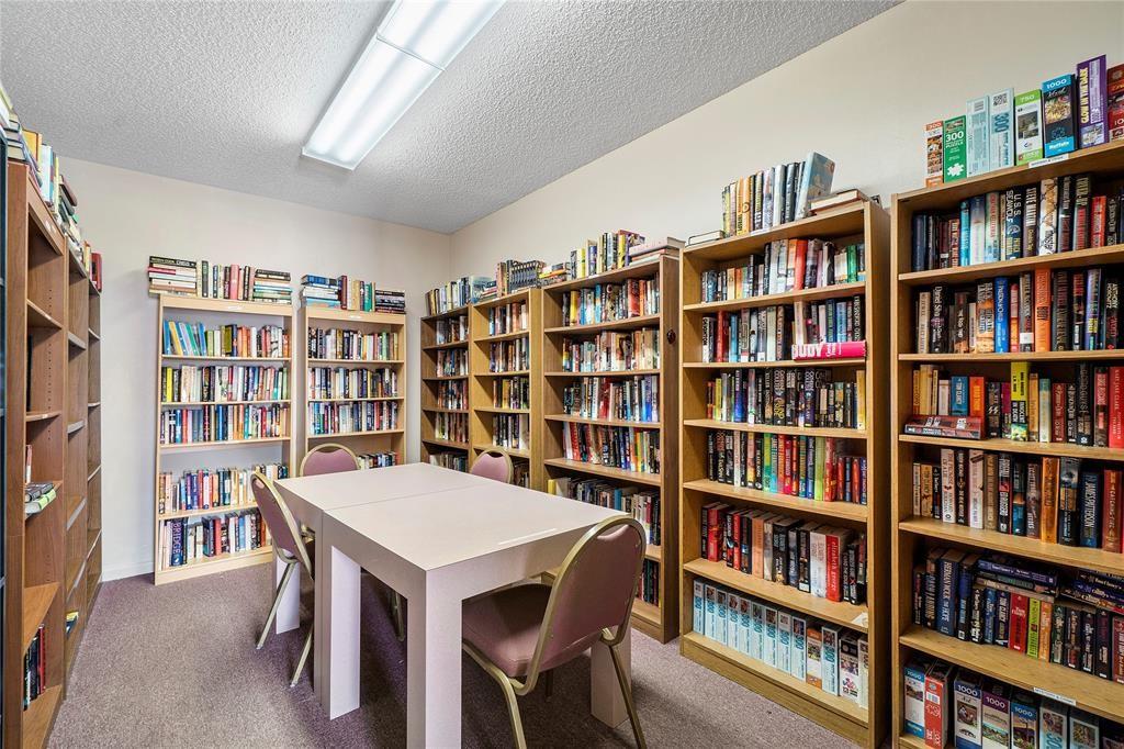 7300 Lake Circle Dr 401