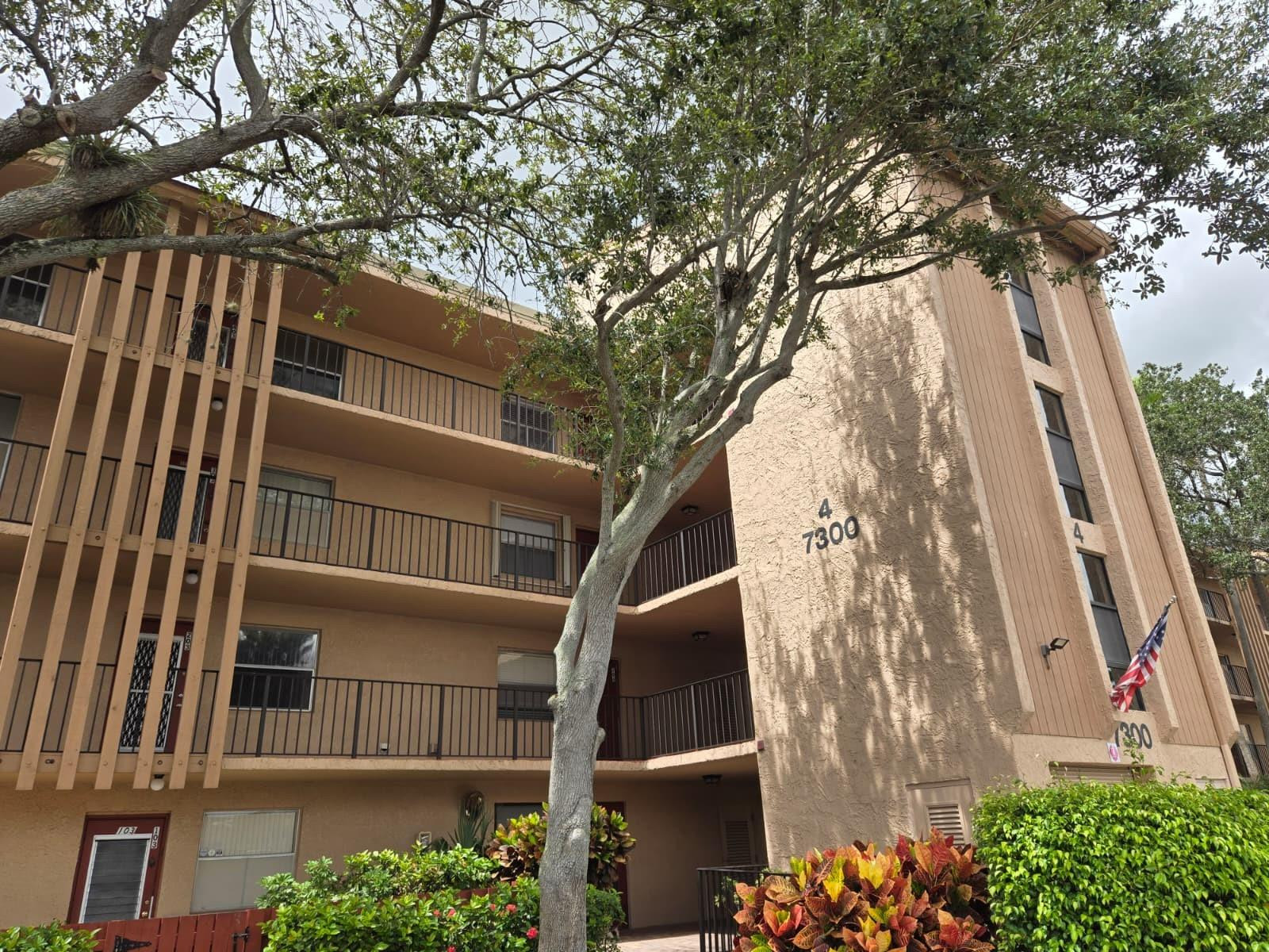 7300 Lake Circle Dr 401