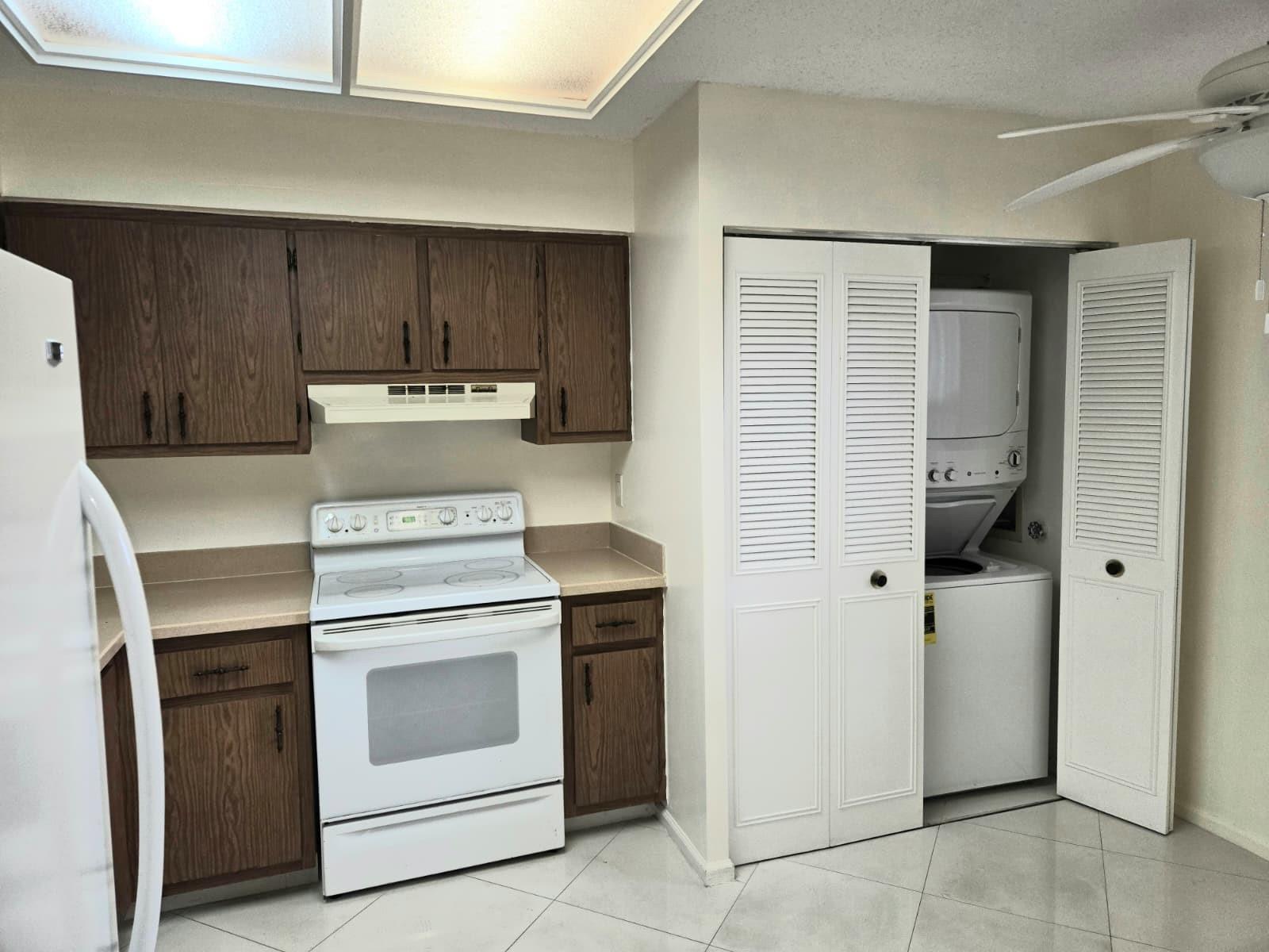 7300 Lake Circle Dr 401