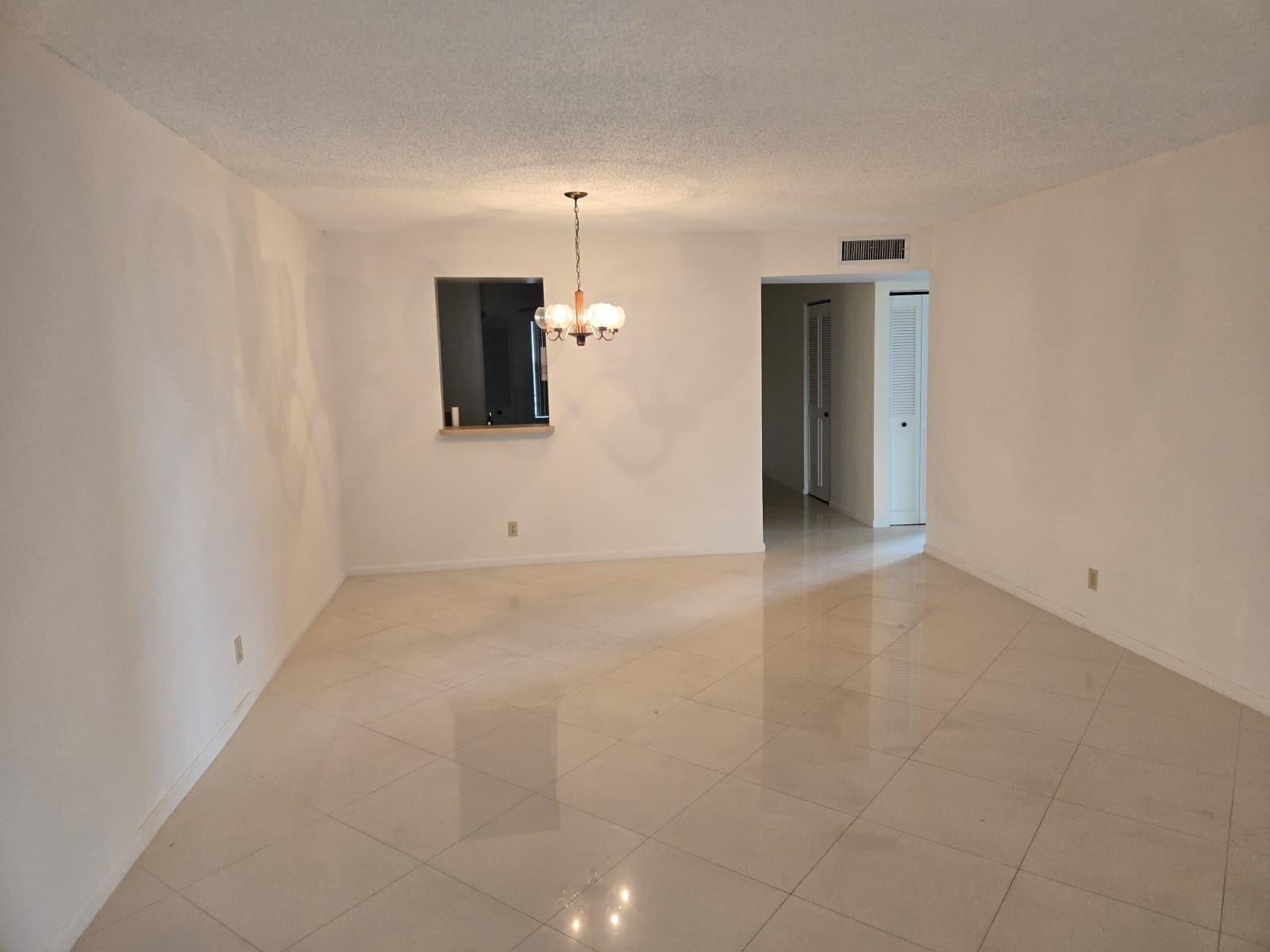 7300 Lake Circle Dr 401