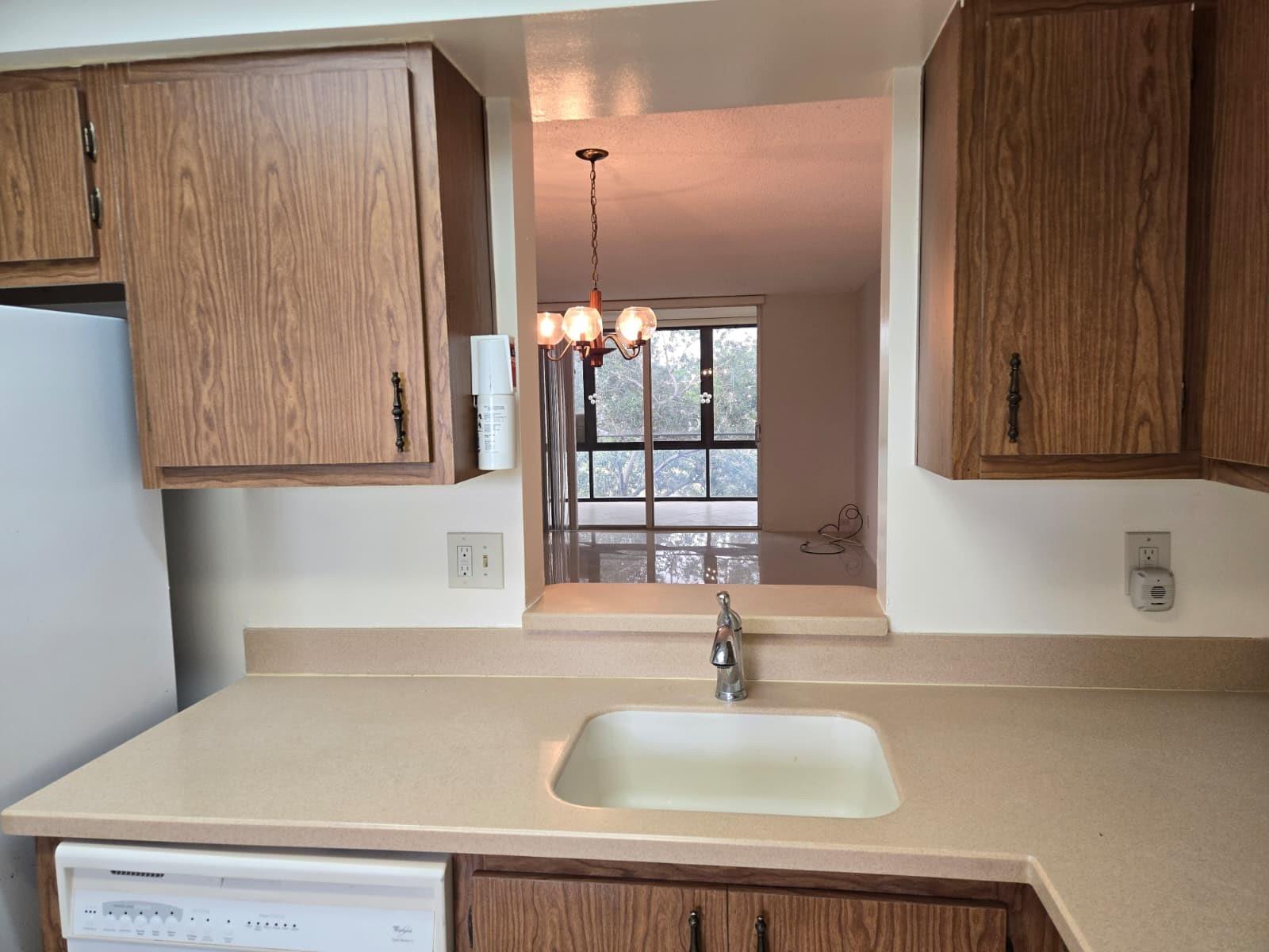 7300 Lake Circle Dr 401