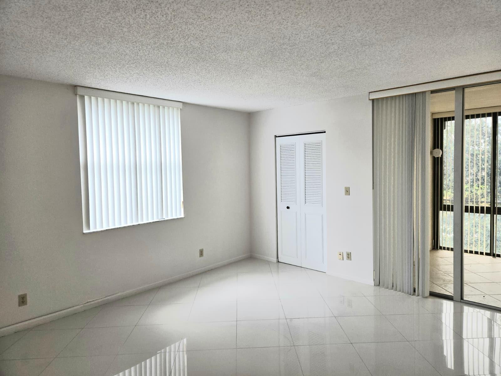 7300 Lake Circle Dr 401