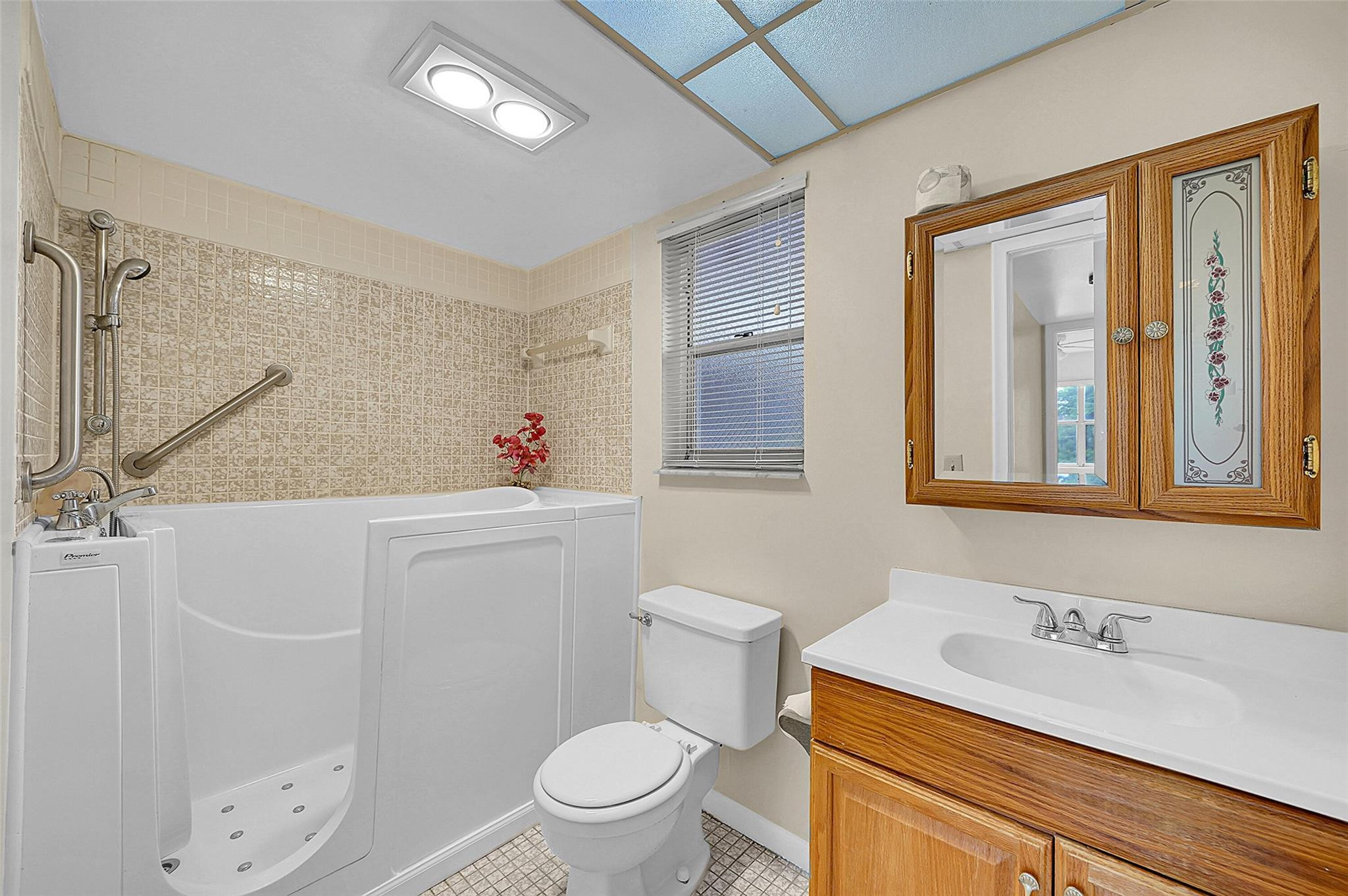 9460 Sunrise Lakes Blvd 106