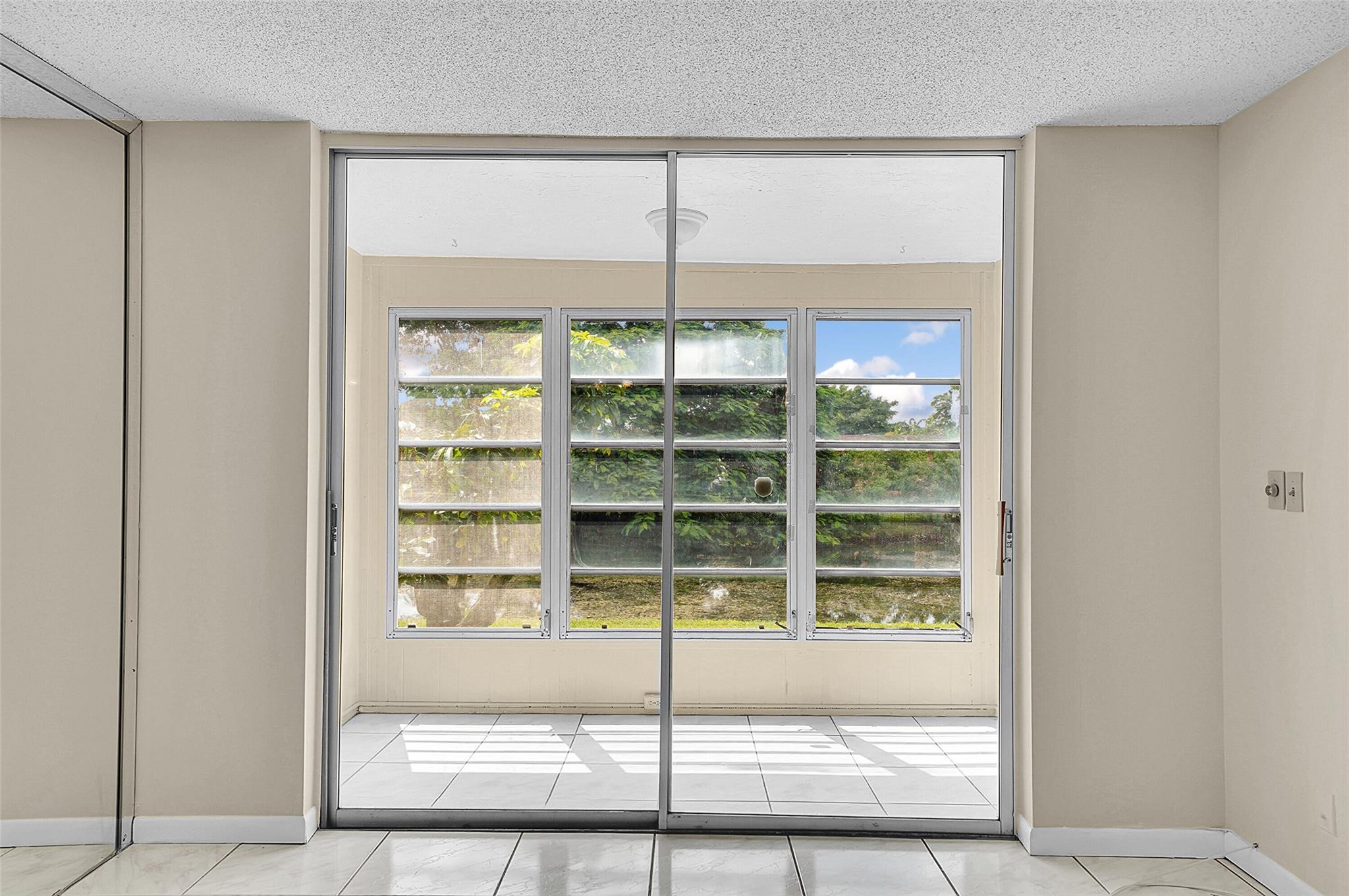 9460 Sunrise Lakes Blvd 106