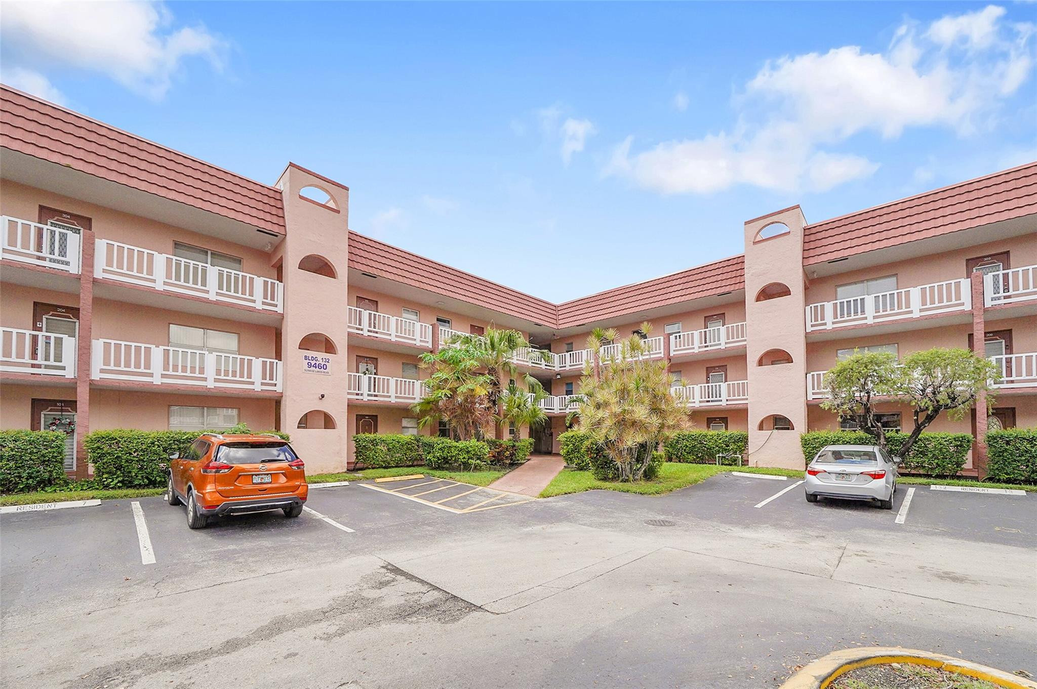 9460 Sunrise Lakes Blvd 106