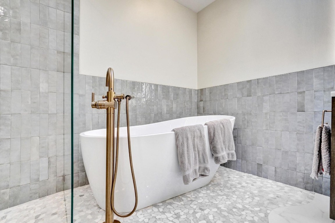 21464 Bridge View Dr