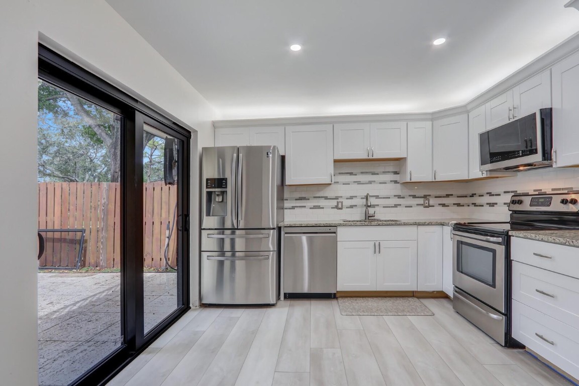 730 7th Ln