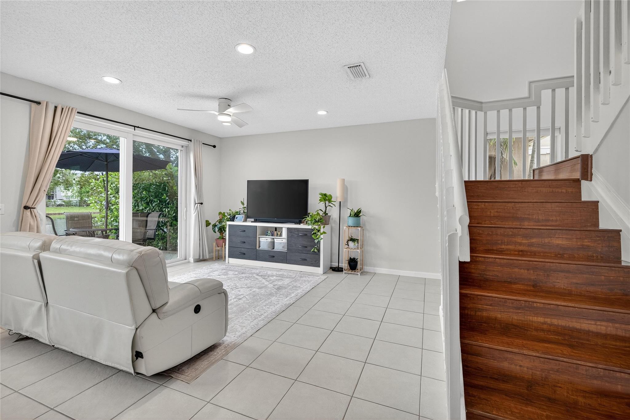 5046 Stagecoach Dr 5046