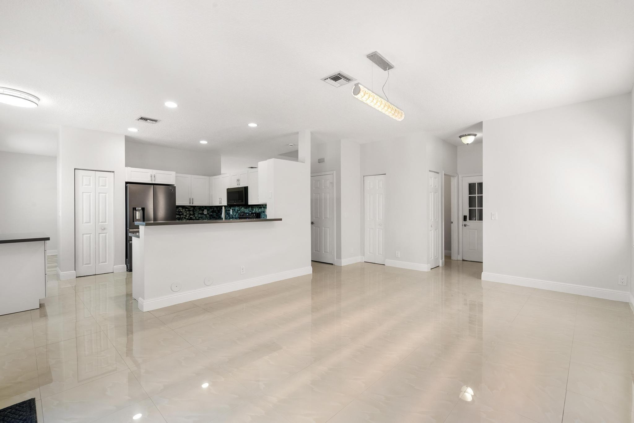 5228 NW 112th Ter