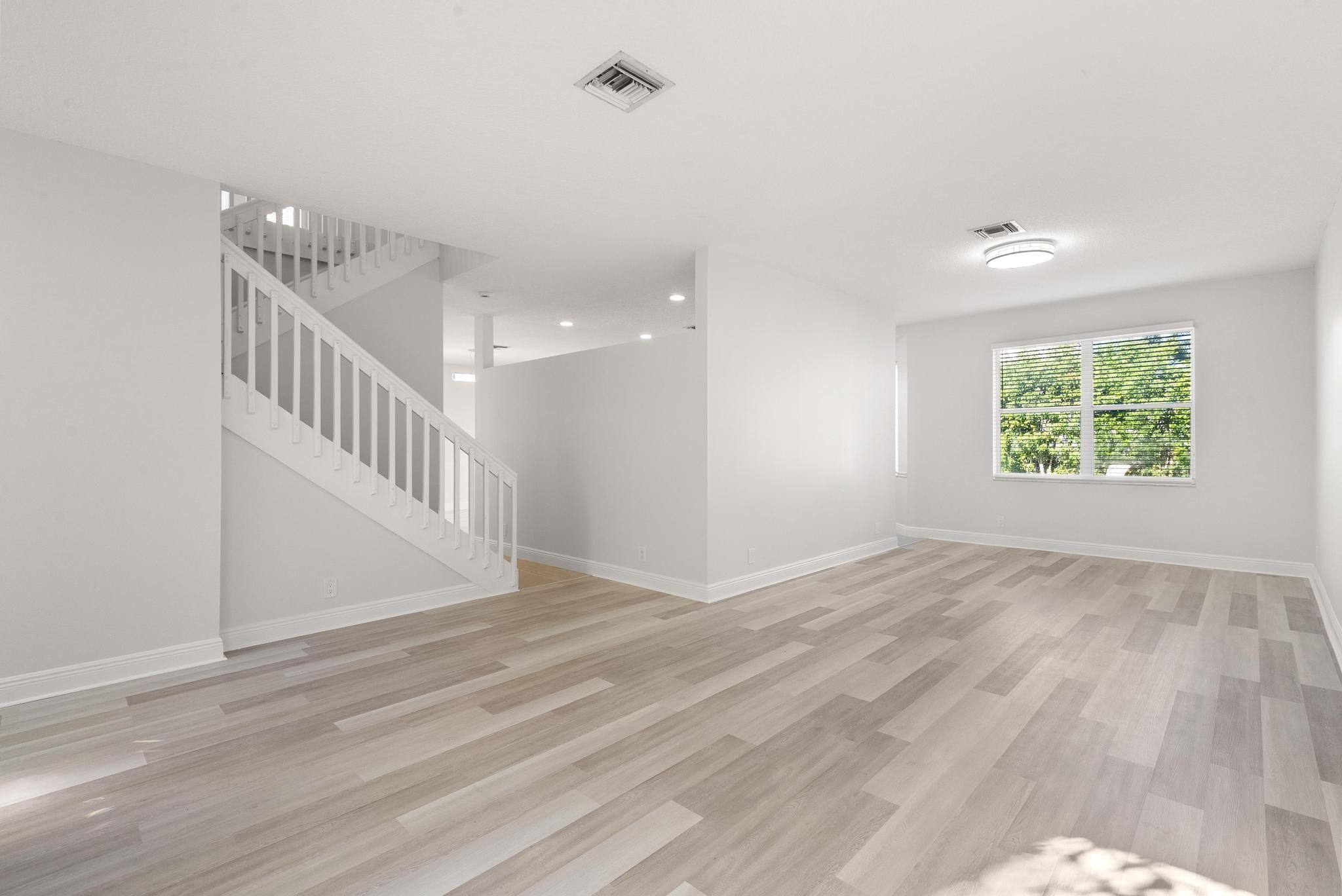 5228 NW 112th Ter