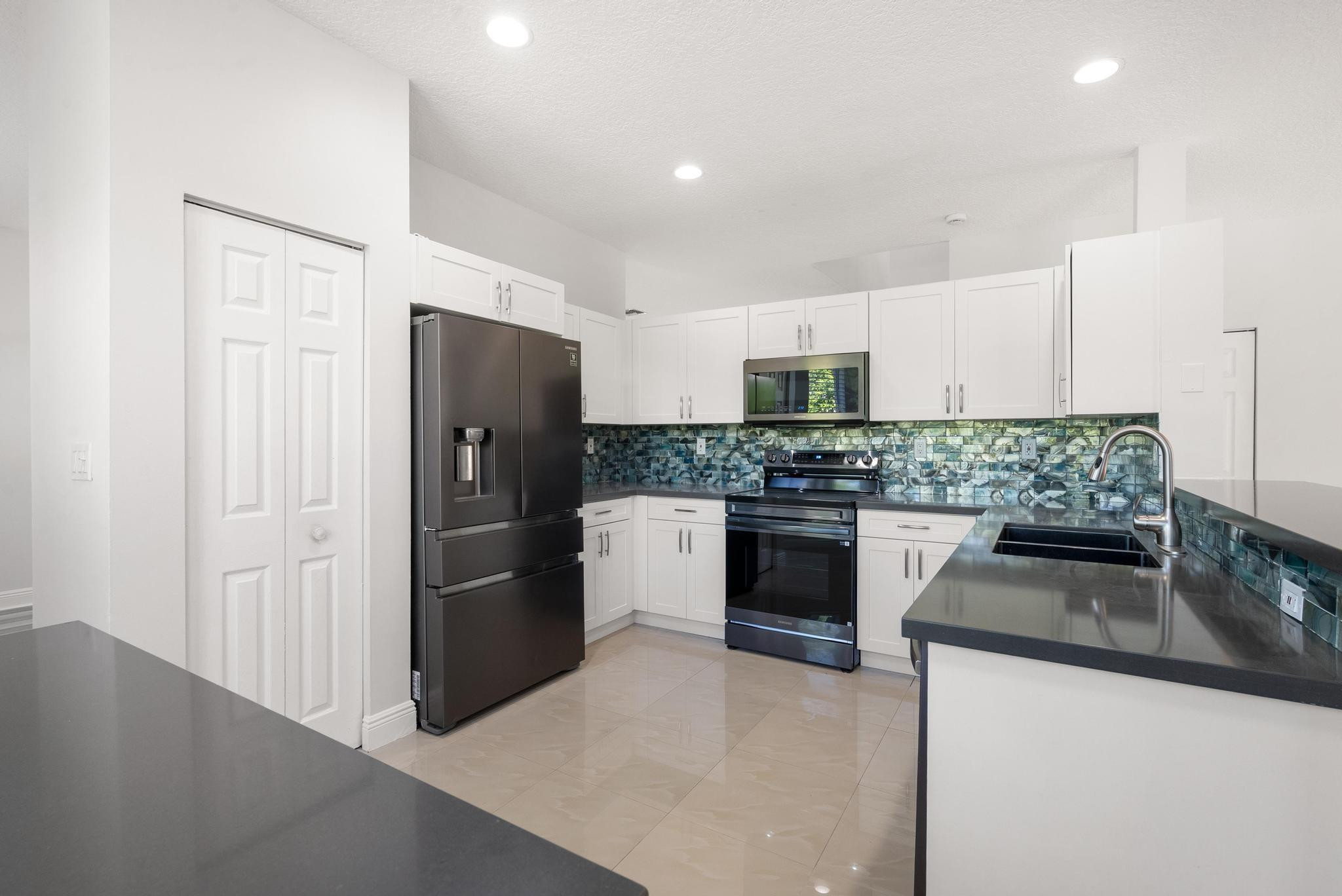 5228 NW 112th Ter