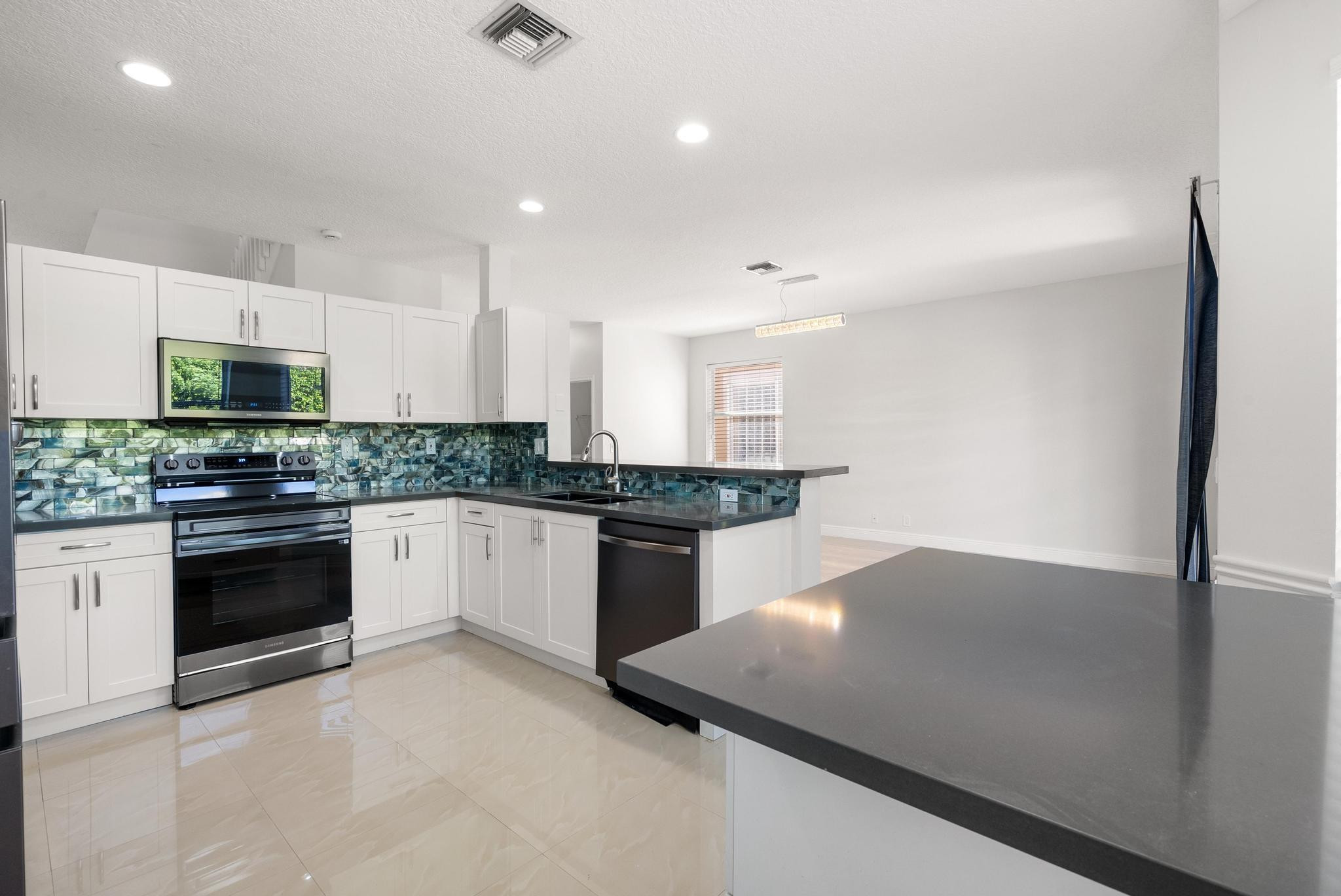 5228 NW 112th Ter