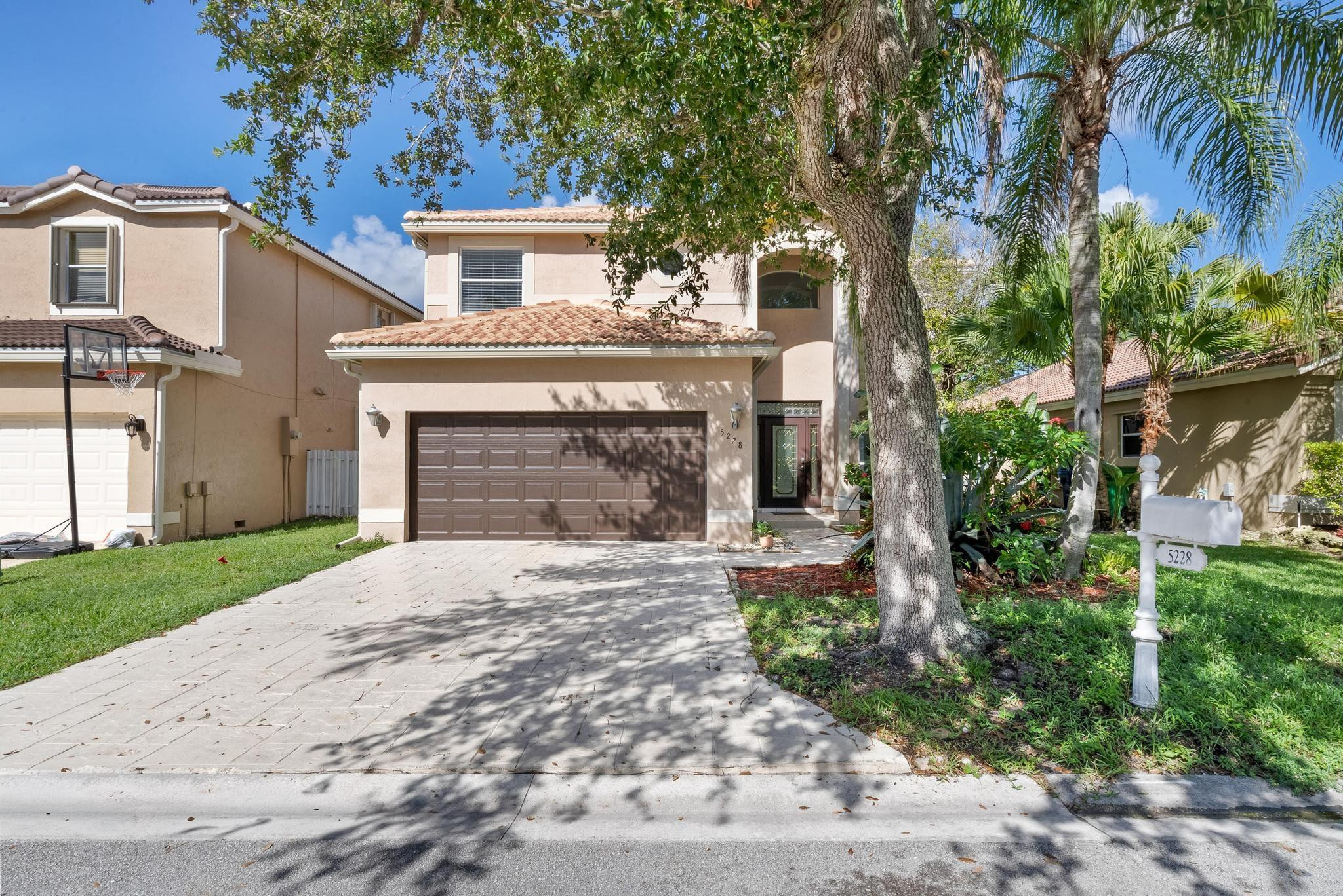 5228 NW 112th Ter