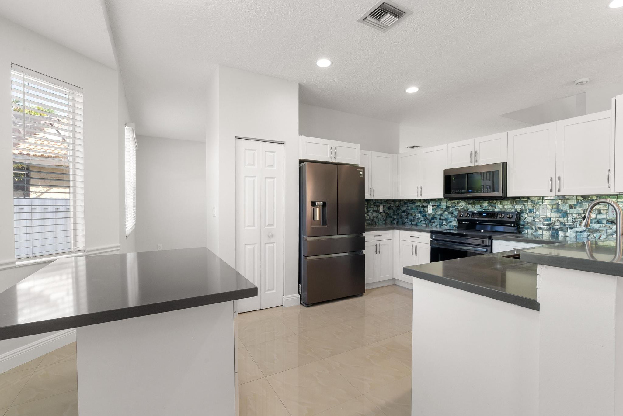 5228 NW 112th Ter