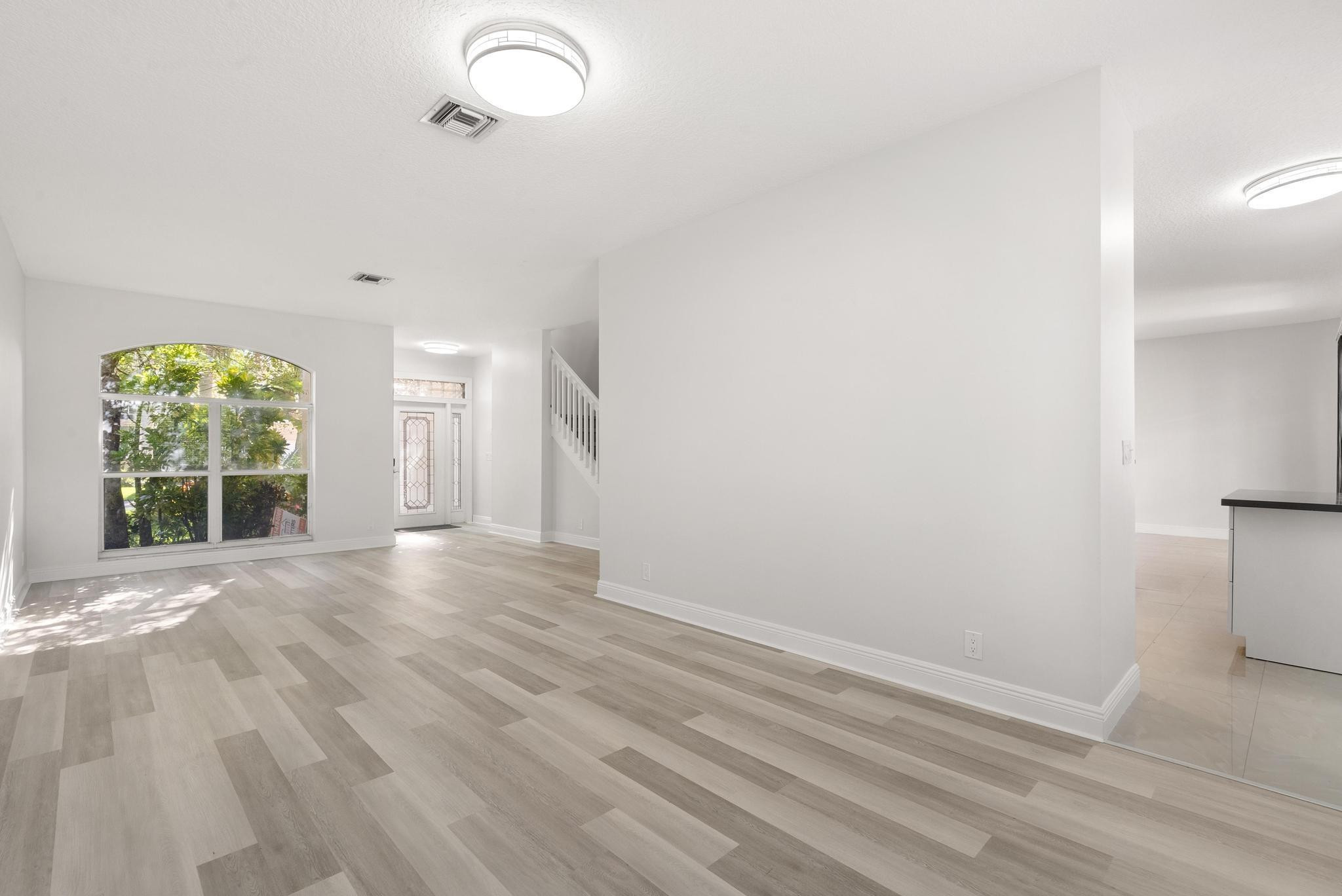 5228 NW 112th Ter
