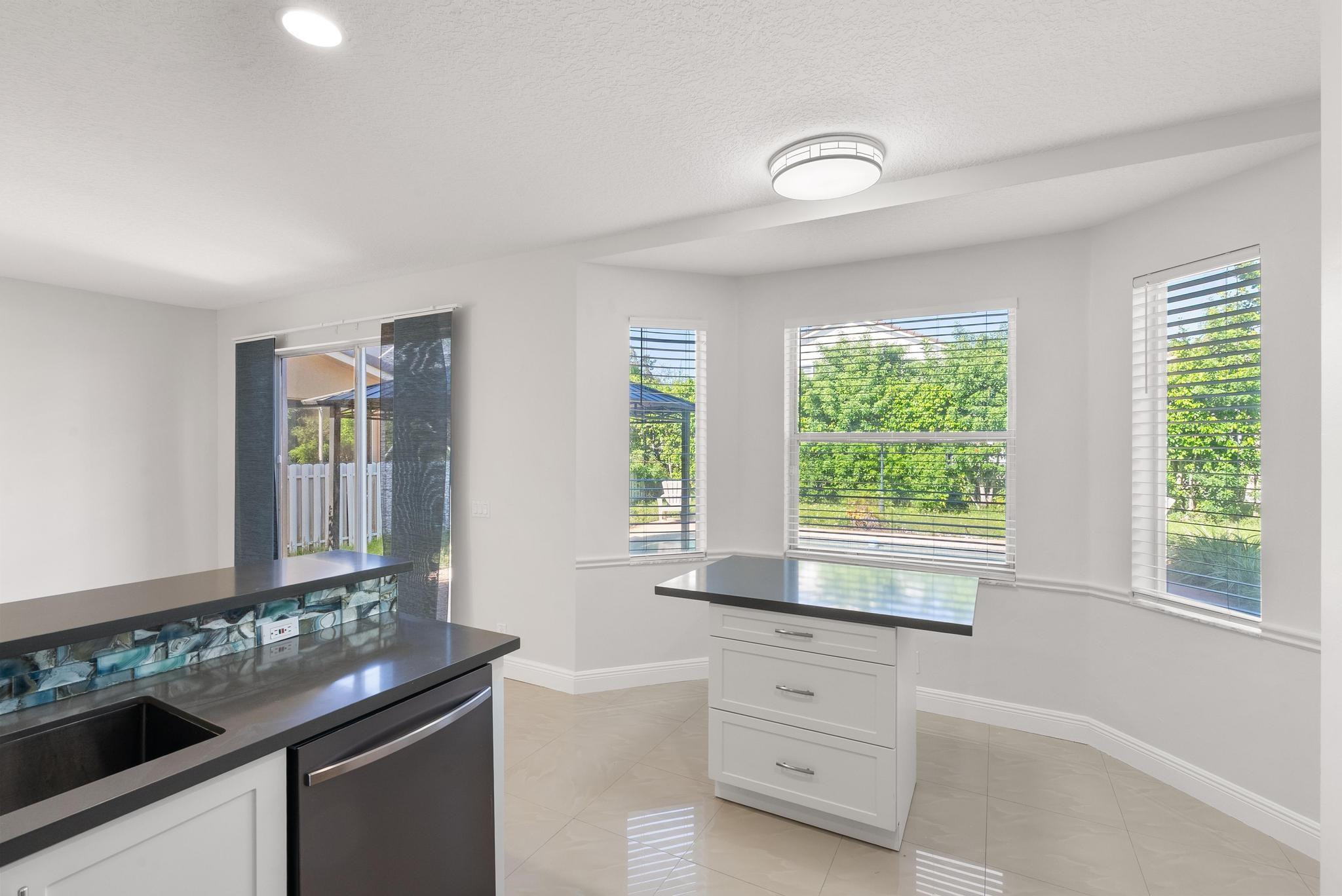 5228 NW 112th Ter