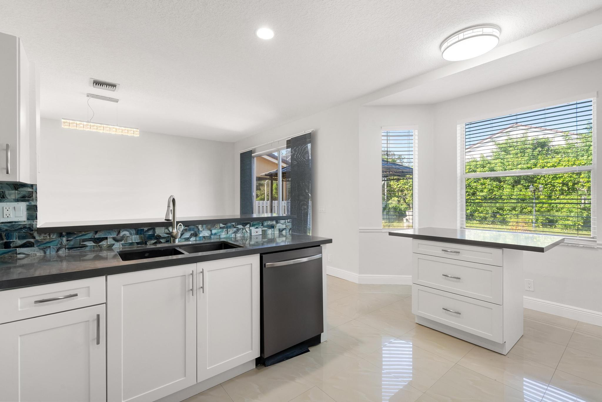 5228 NW 112th Ter