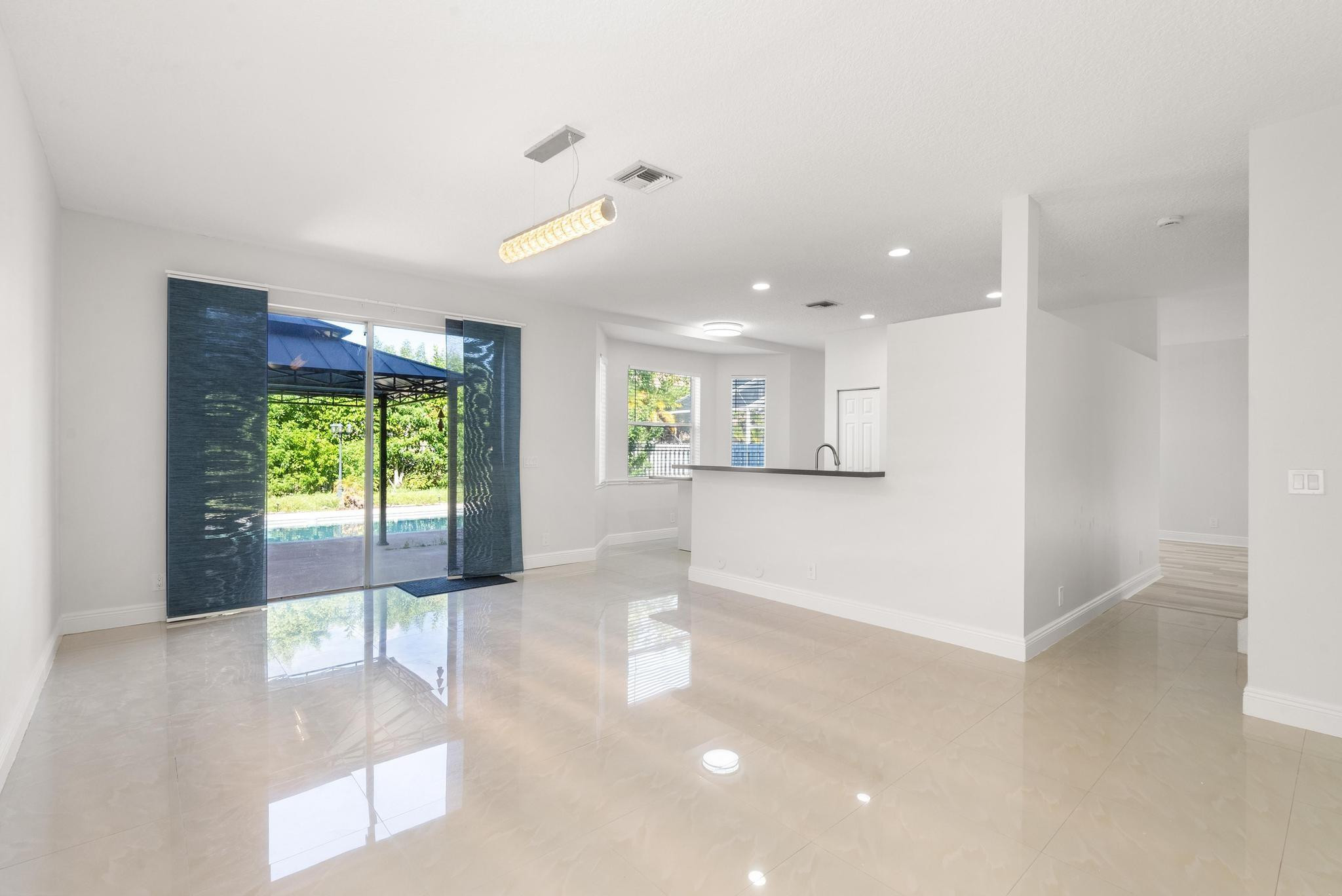 5228 NW 112th Ter