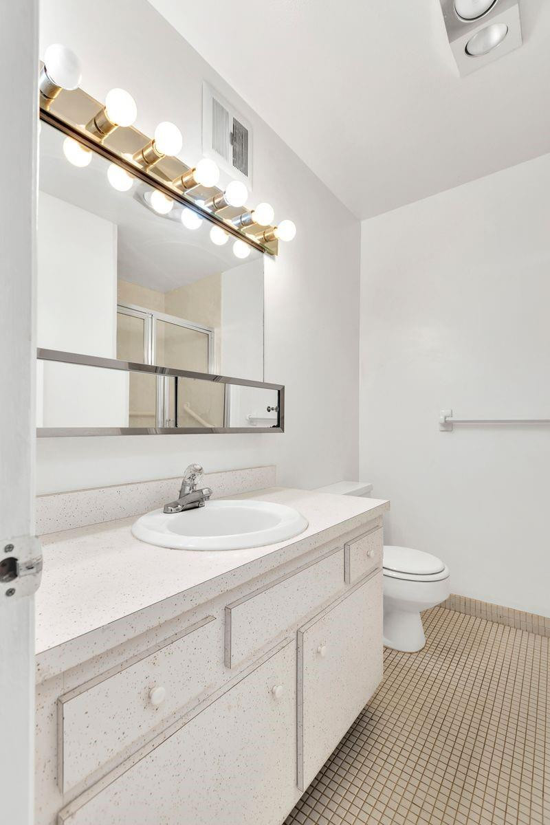 5300 Washington St D206