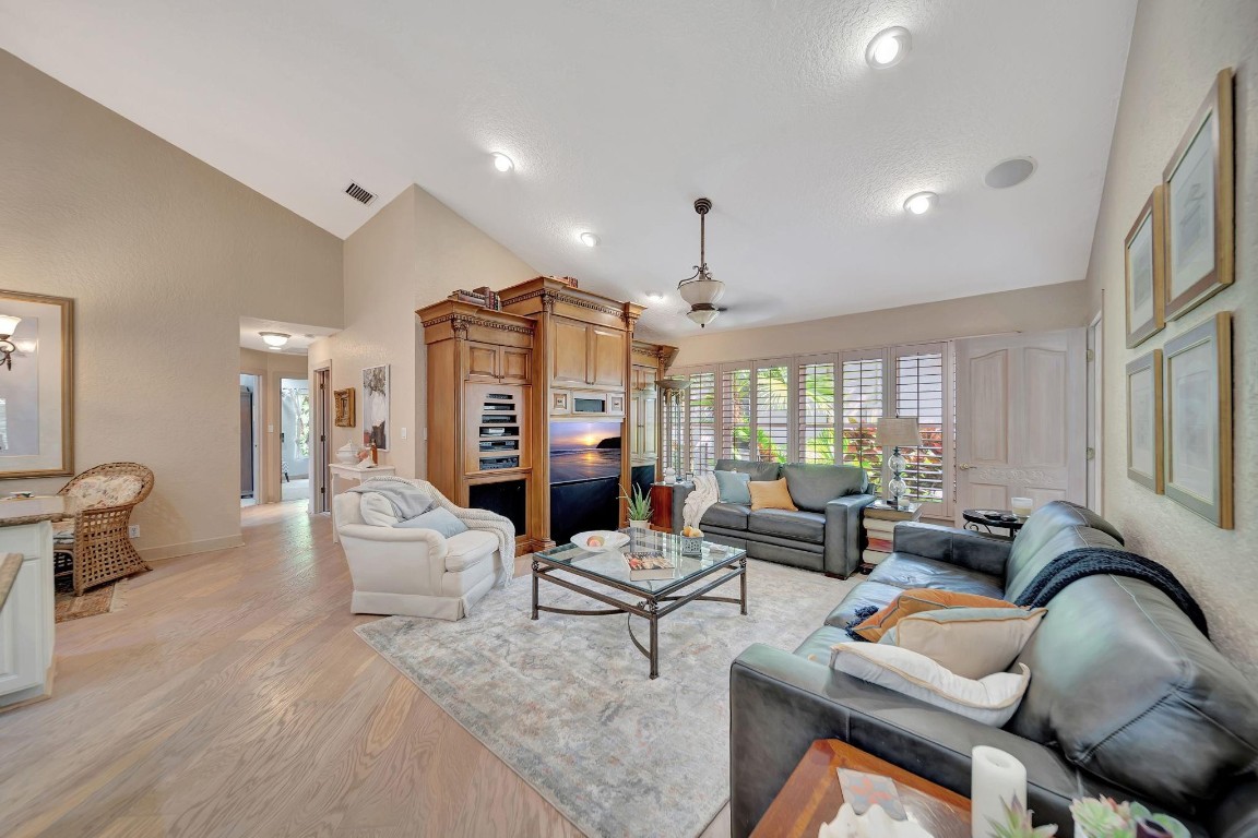 4944 Chardonnay Dr