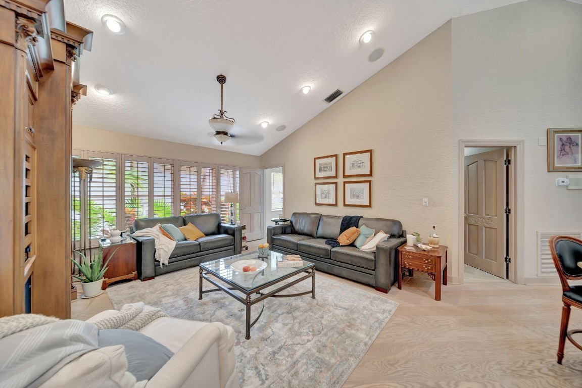 4944 Chardonnay Dr