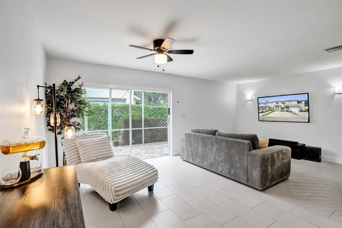 1107 SW 44th Ter 1107