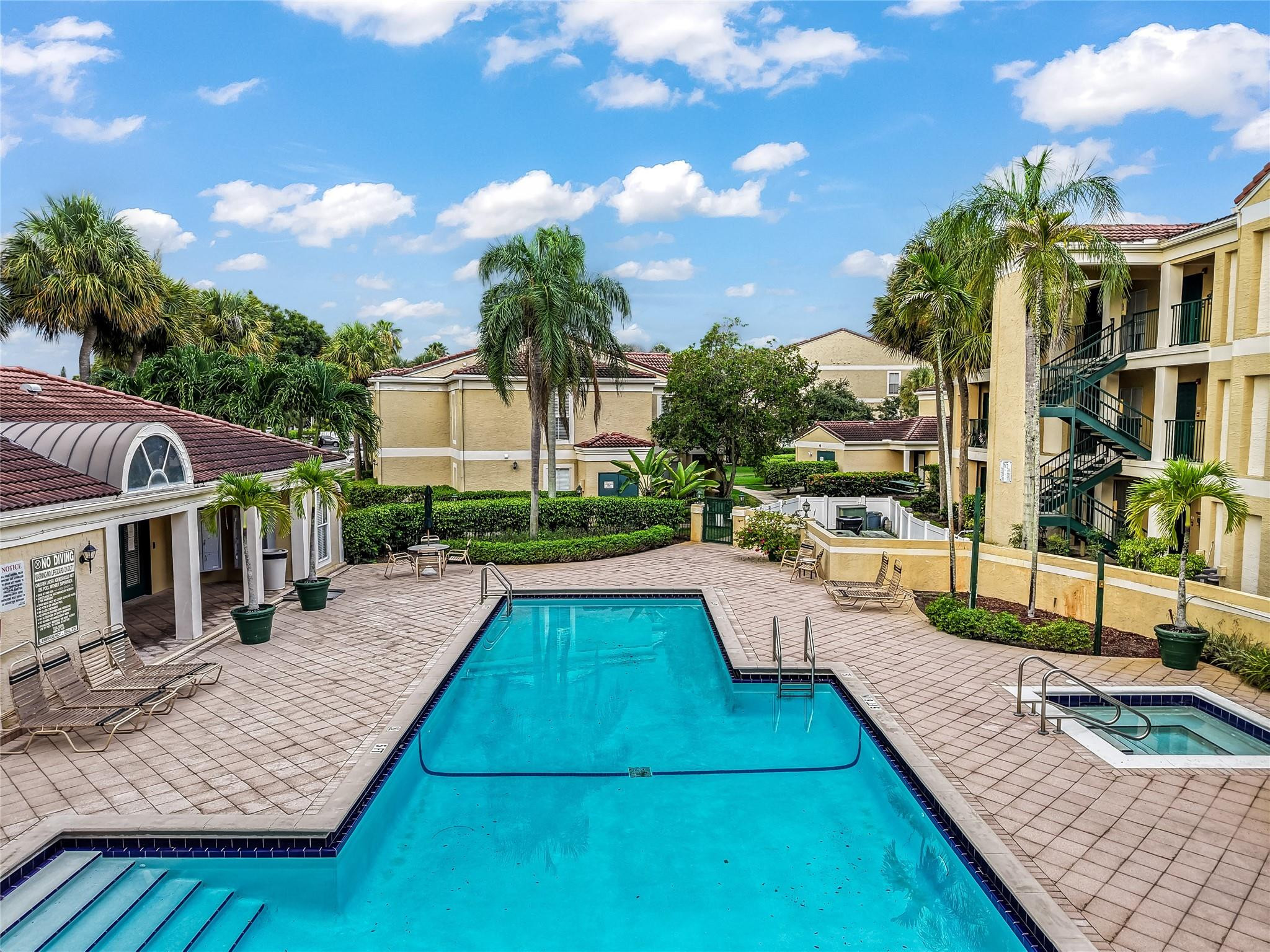 875 Riverside Dr 717