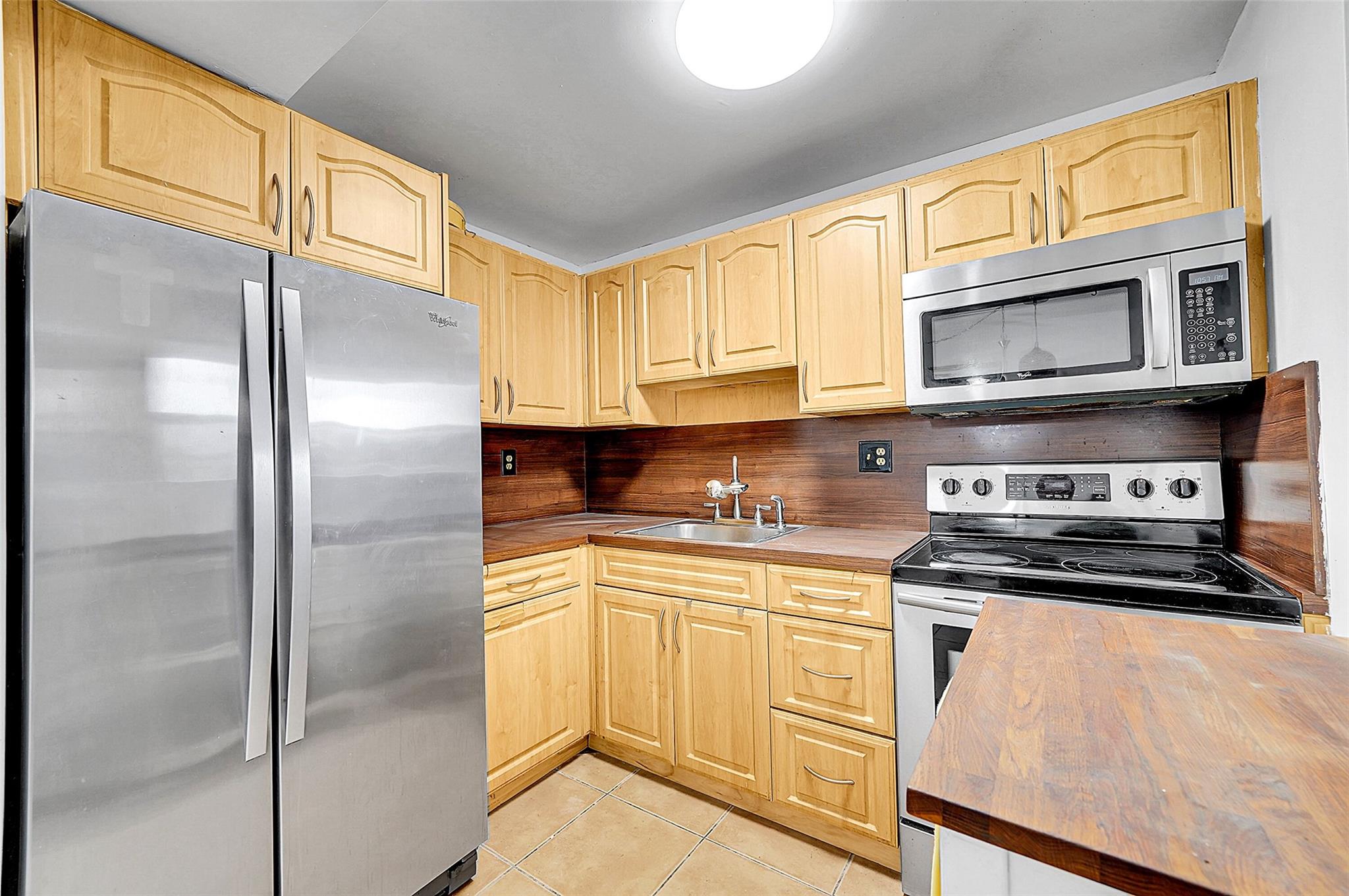 9061 Sunrise Lakes Blvd 102