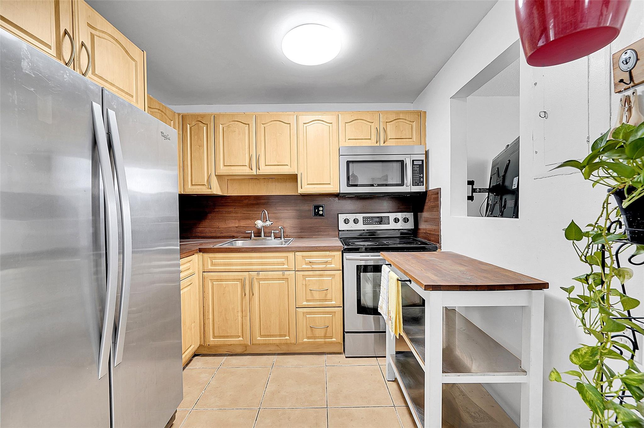 9061 Sunrise Lakes Blvd 102