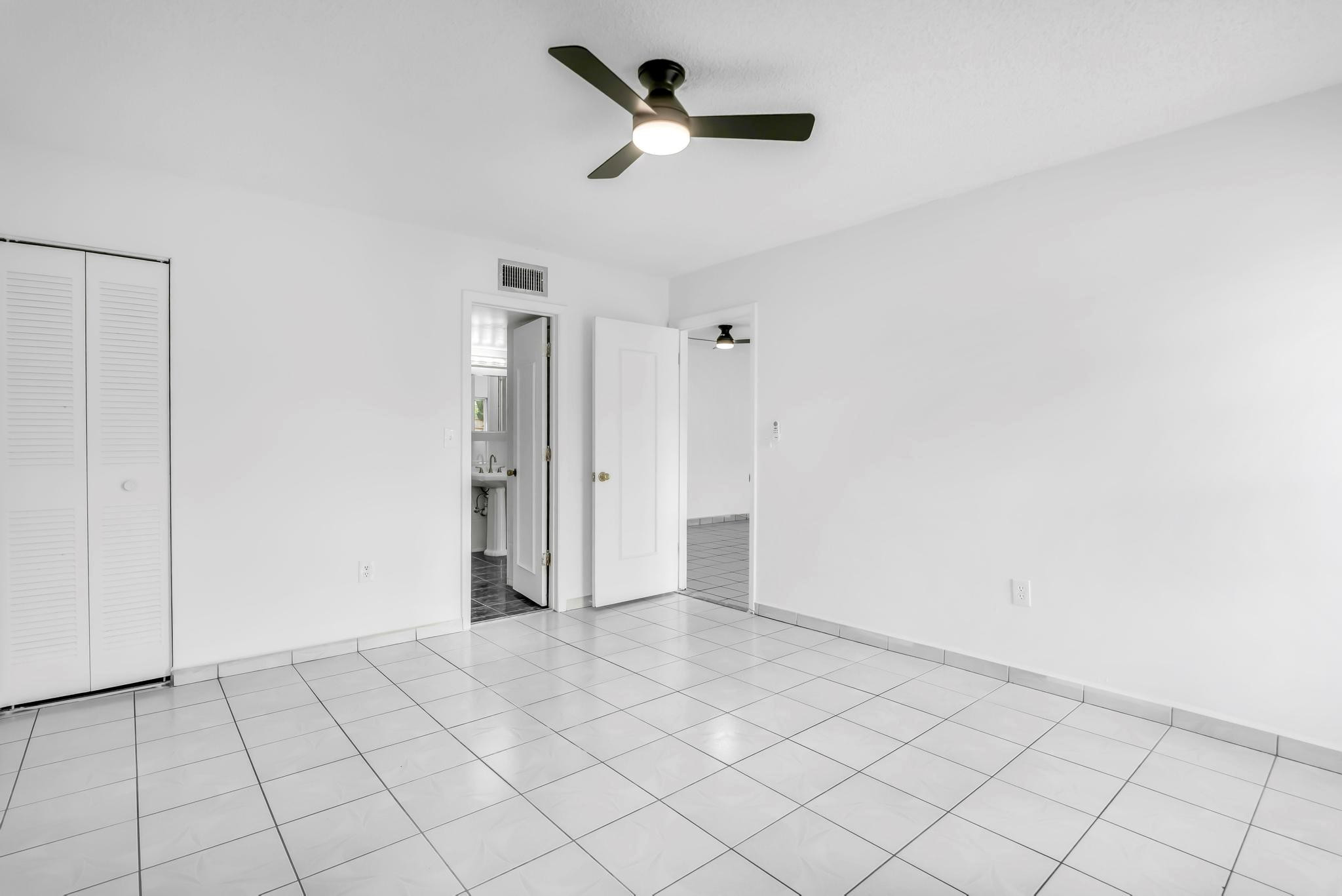 4707 NW 7th St 110