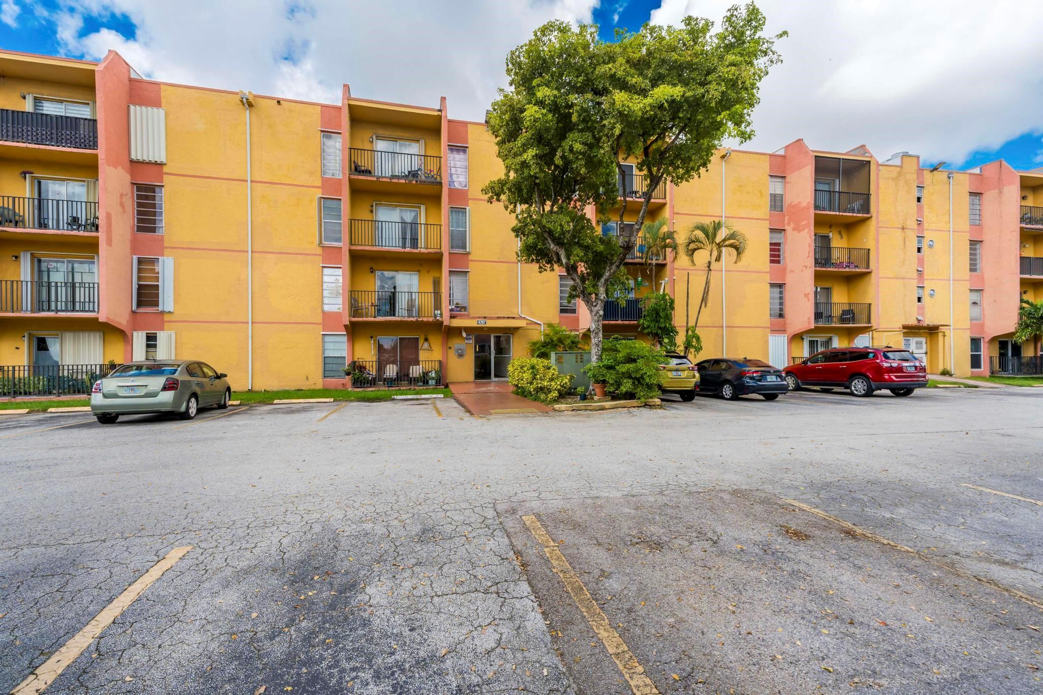 4707 NW 7th St 110