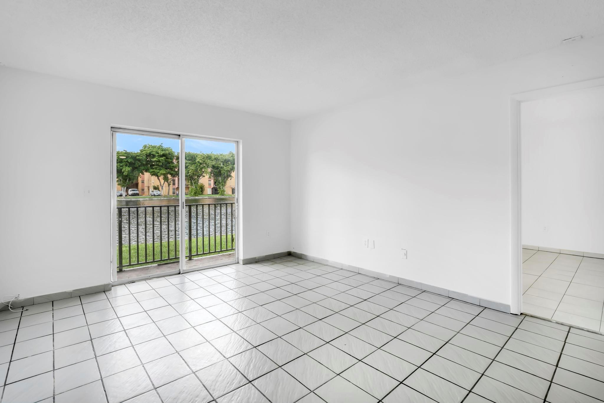 4707 NW 7th St 110