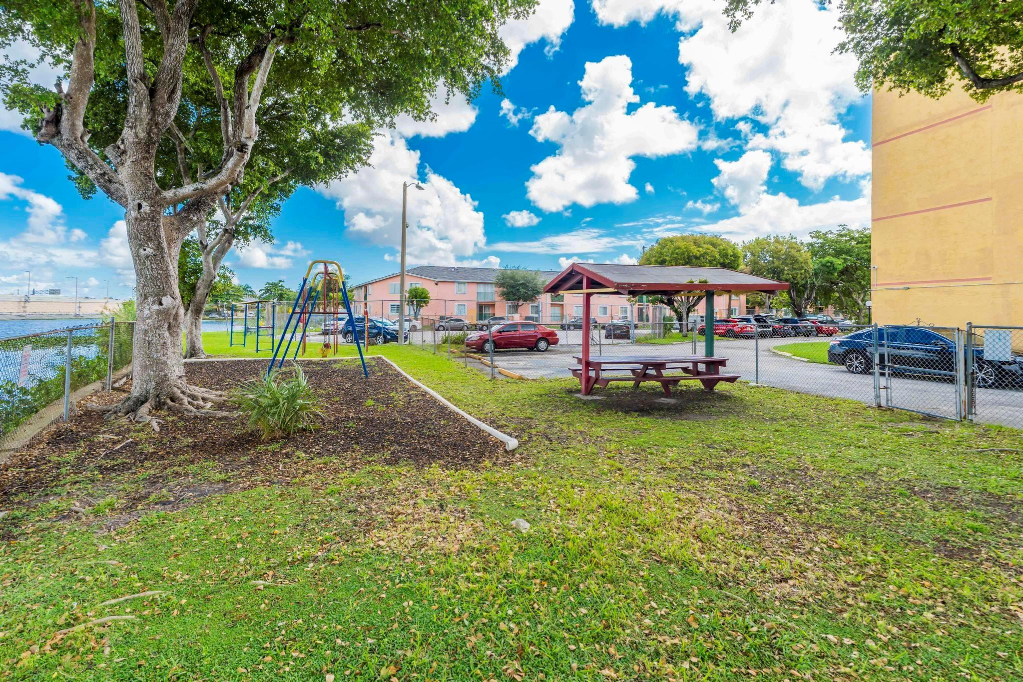 4707 NW 7th St 110