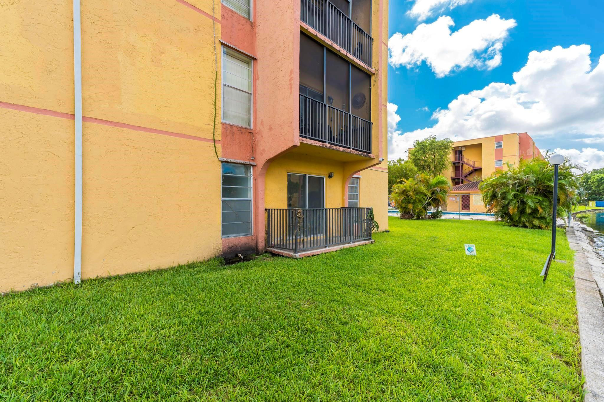 4707 NW 7th St 110