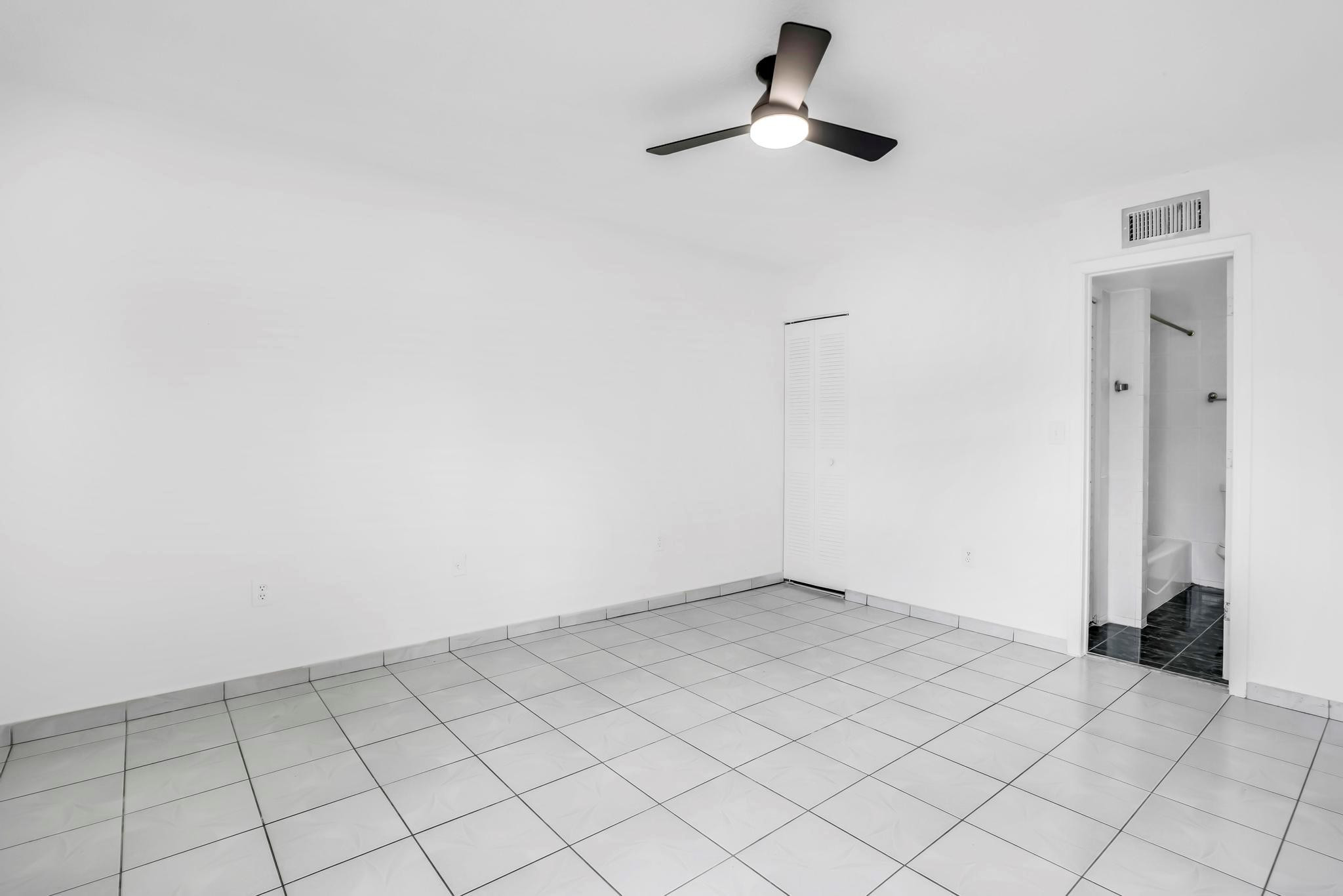 4707 NW 7th St 110
