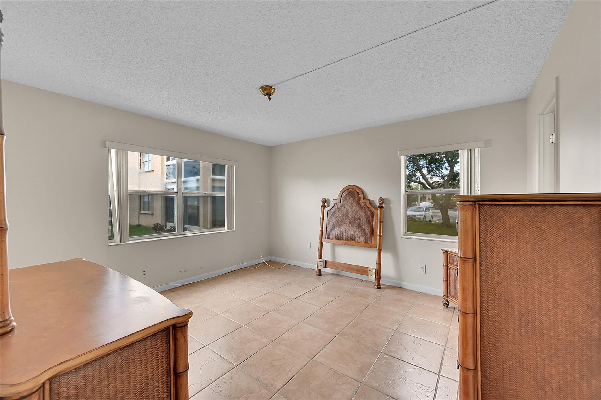 9261 Sunrise Lakes Blvd 112