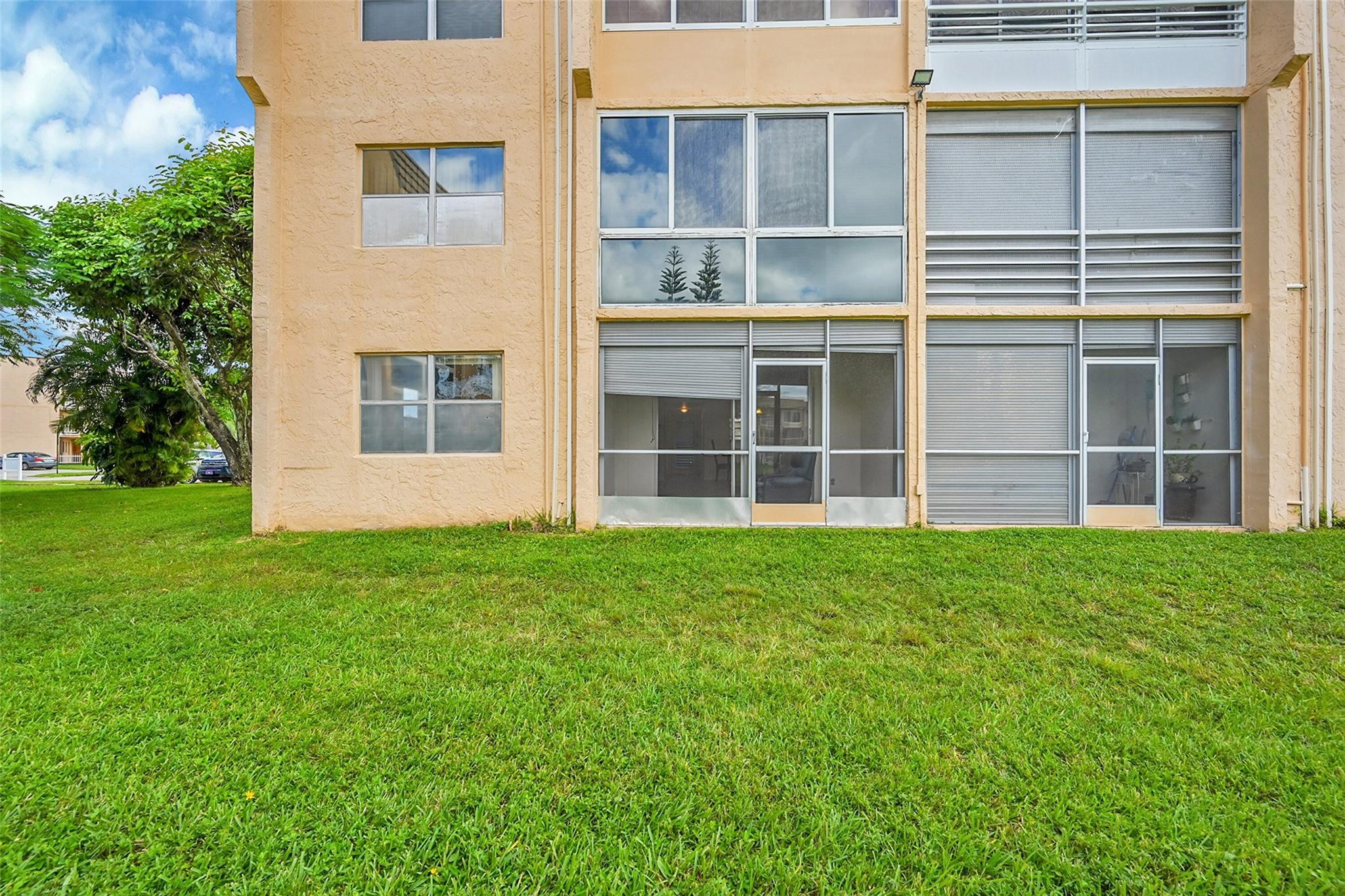 9261 Sunrise Lakes Blvd 112