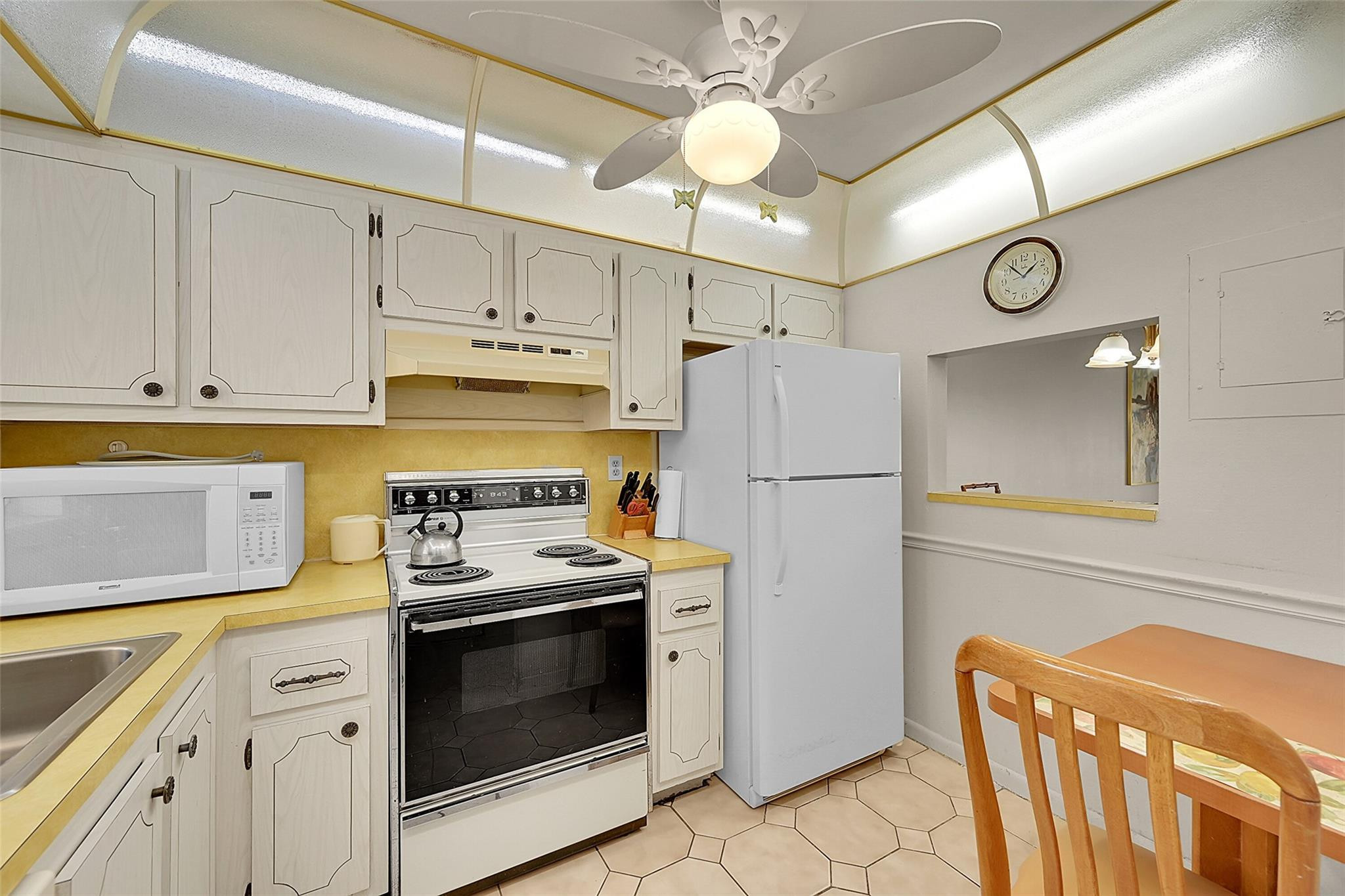 9261 Sunrise Lakes Blvd 112