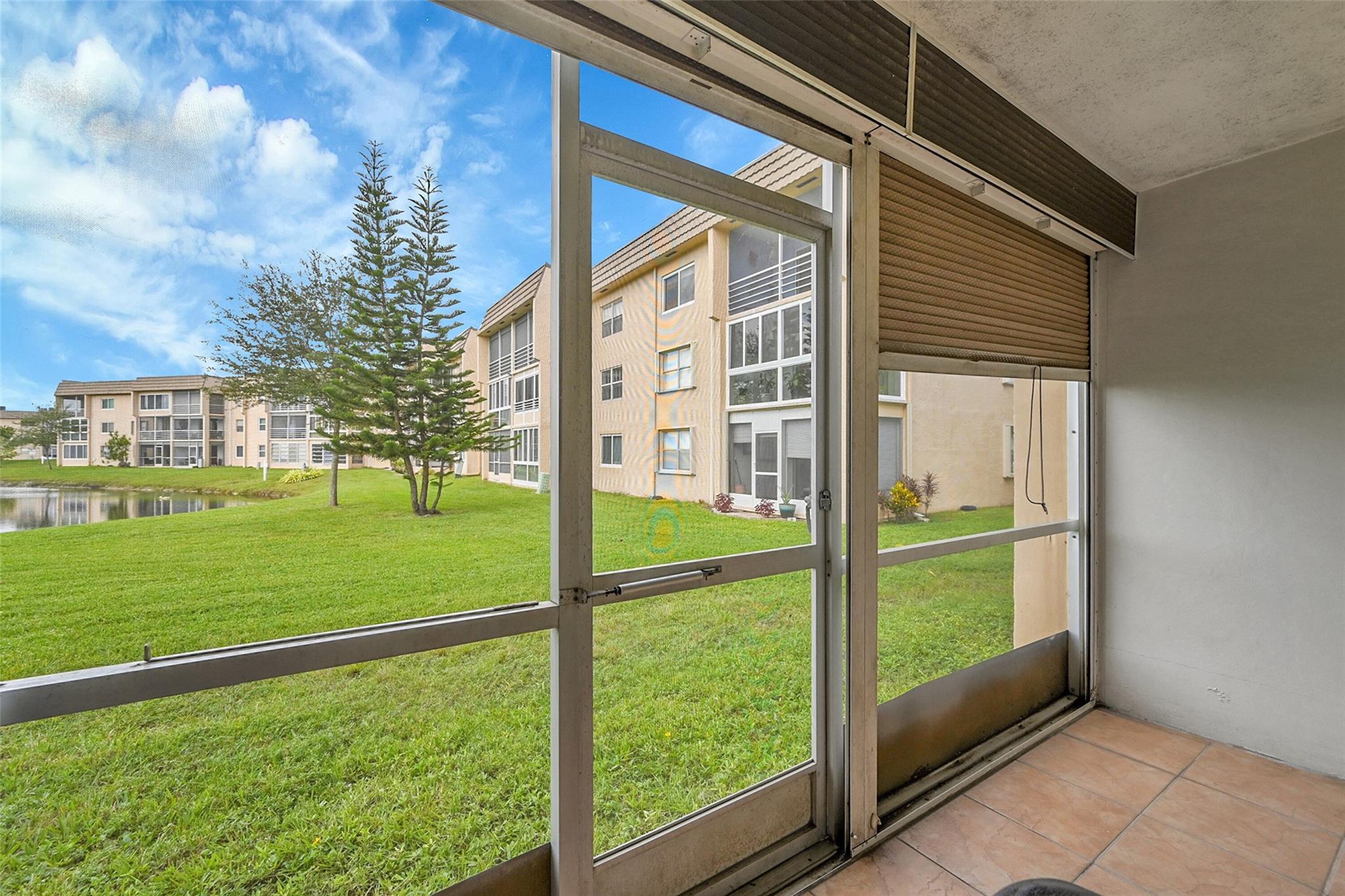 9261 Sunrise Lakes Blvd 112