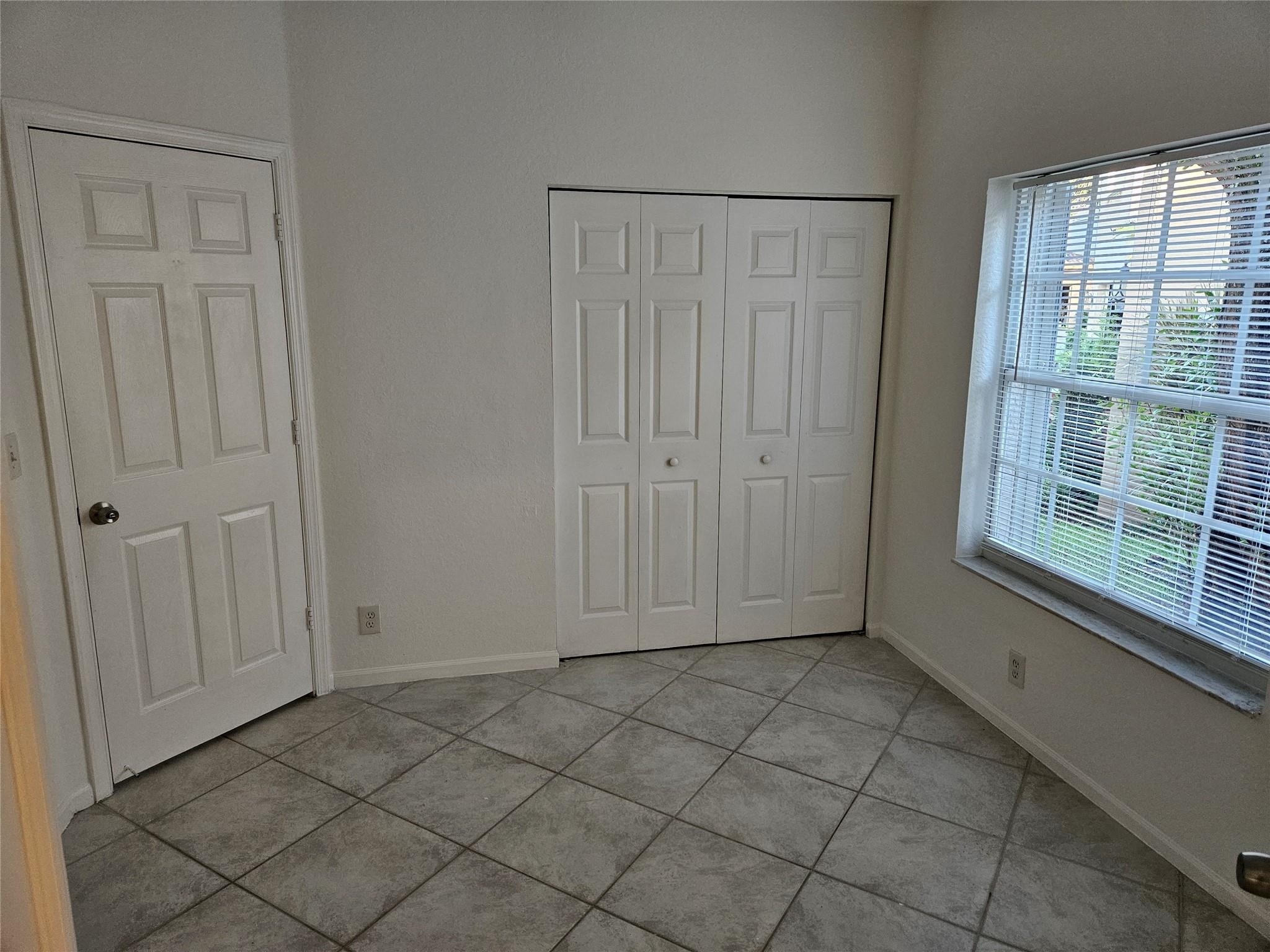 5845 Eagle Cay Cir