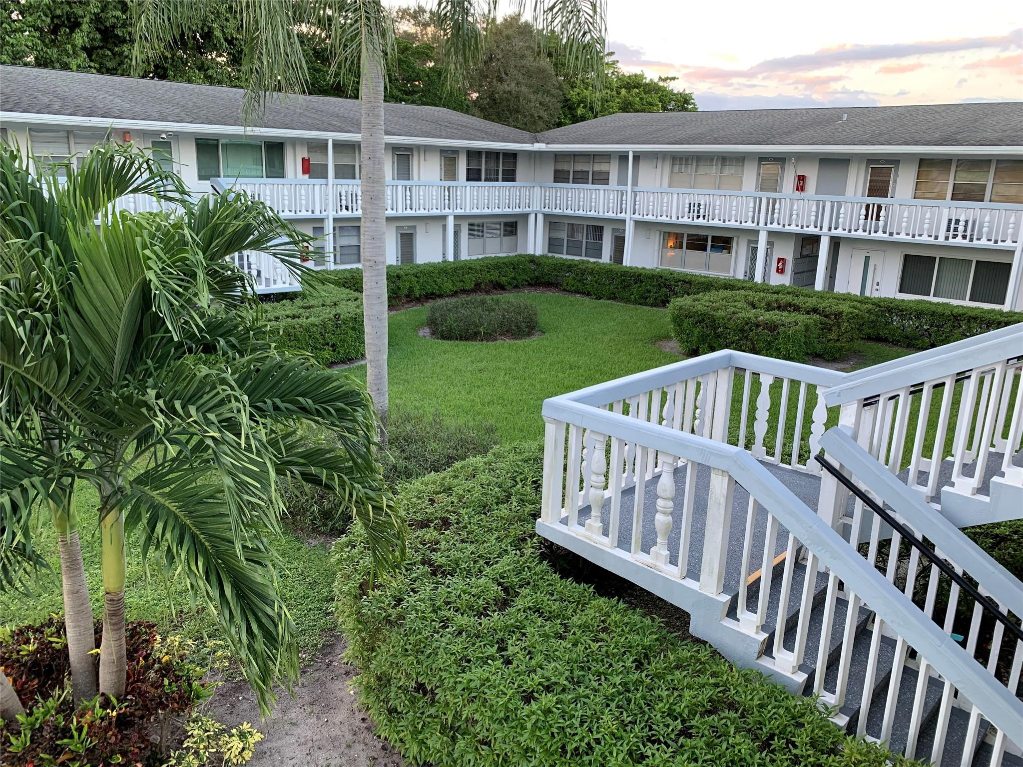 208 Newport L 208