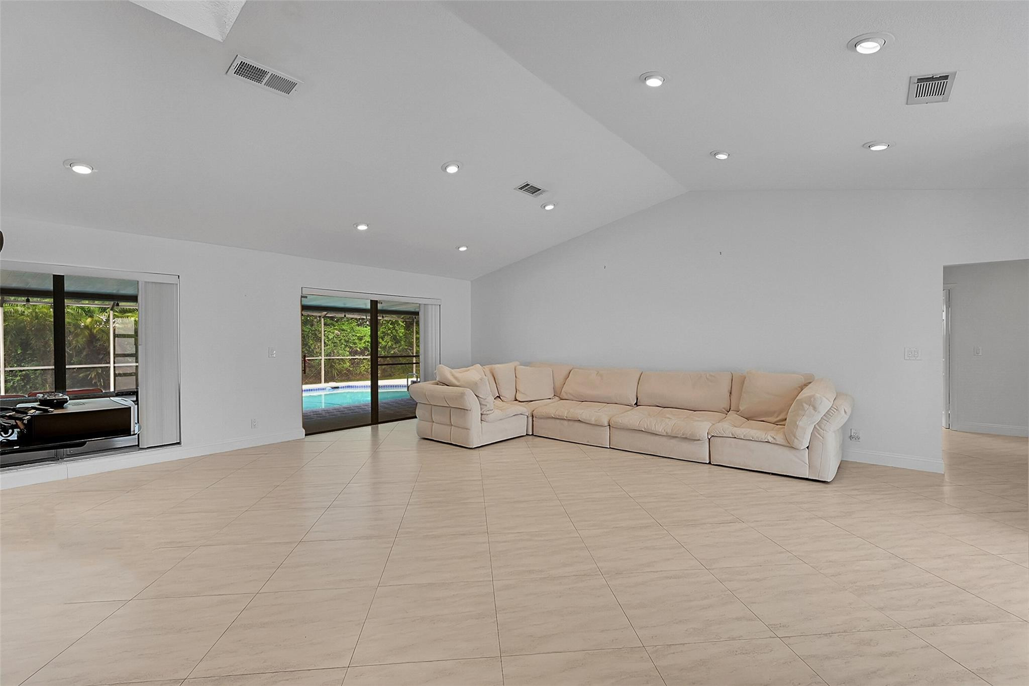 5411 NW 87th Ave