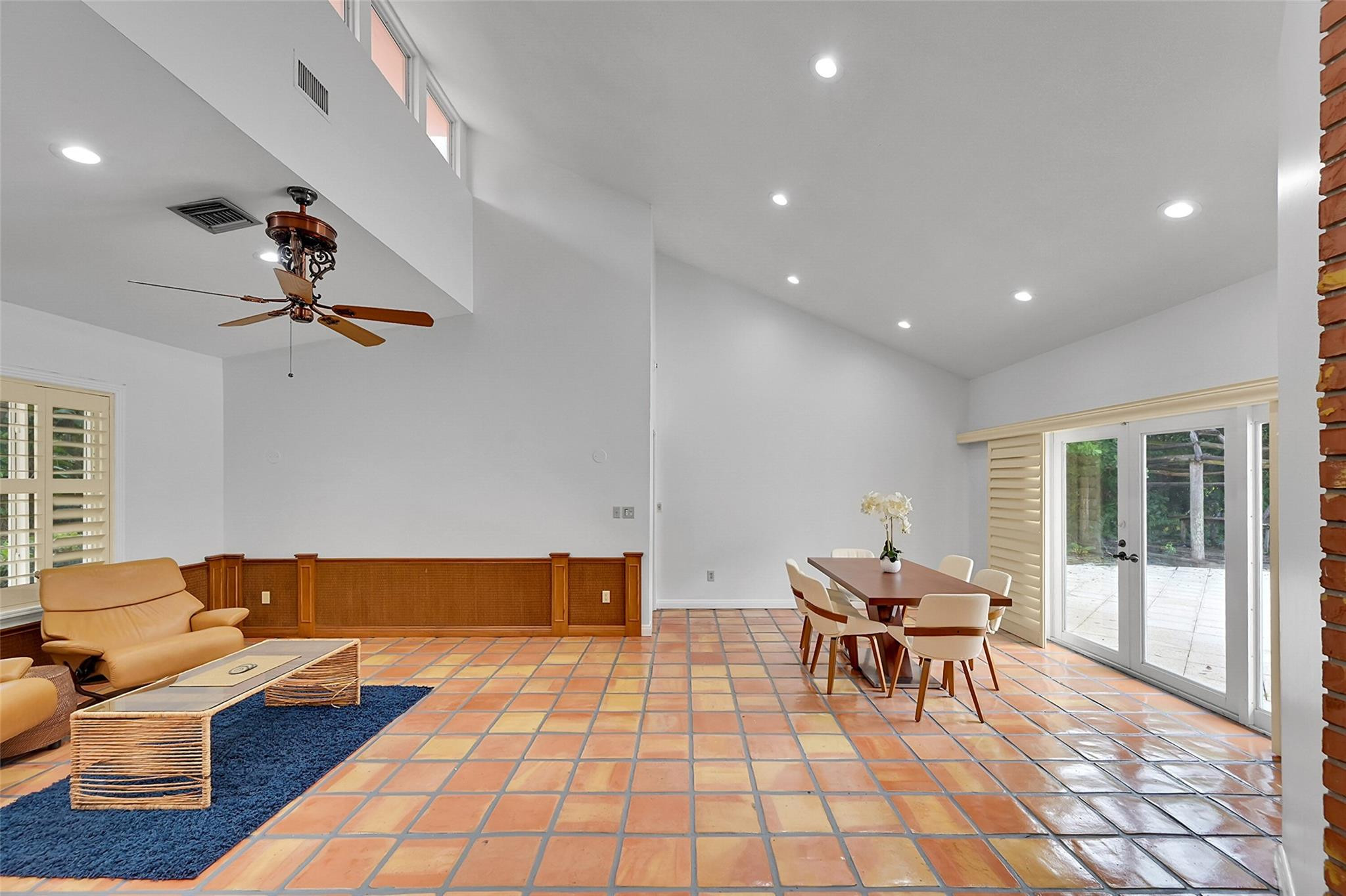 401 Farmington Dr