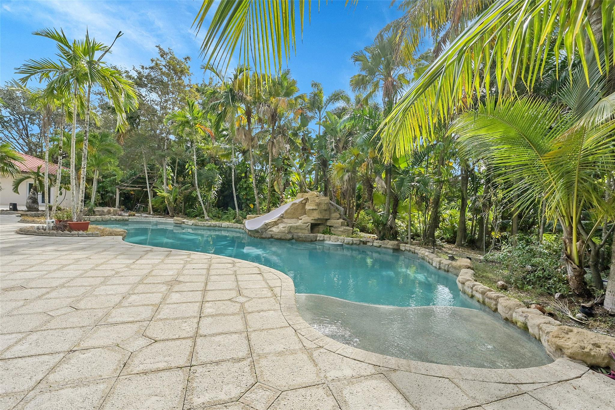 401 Farmington Dr