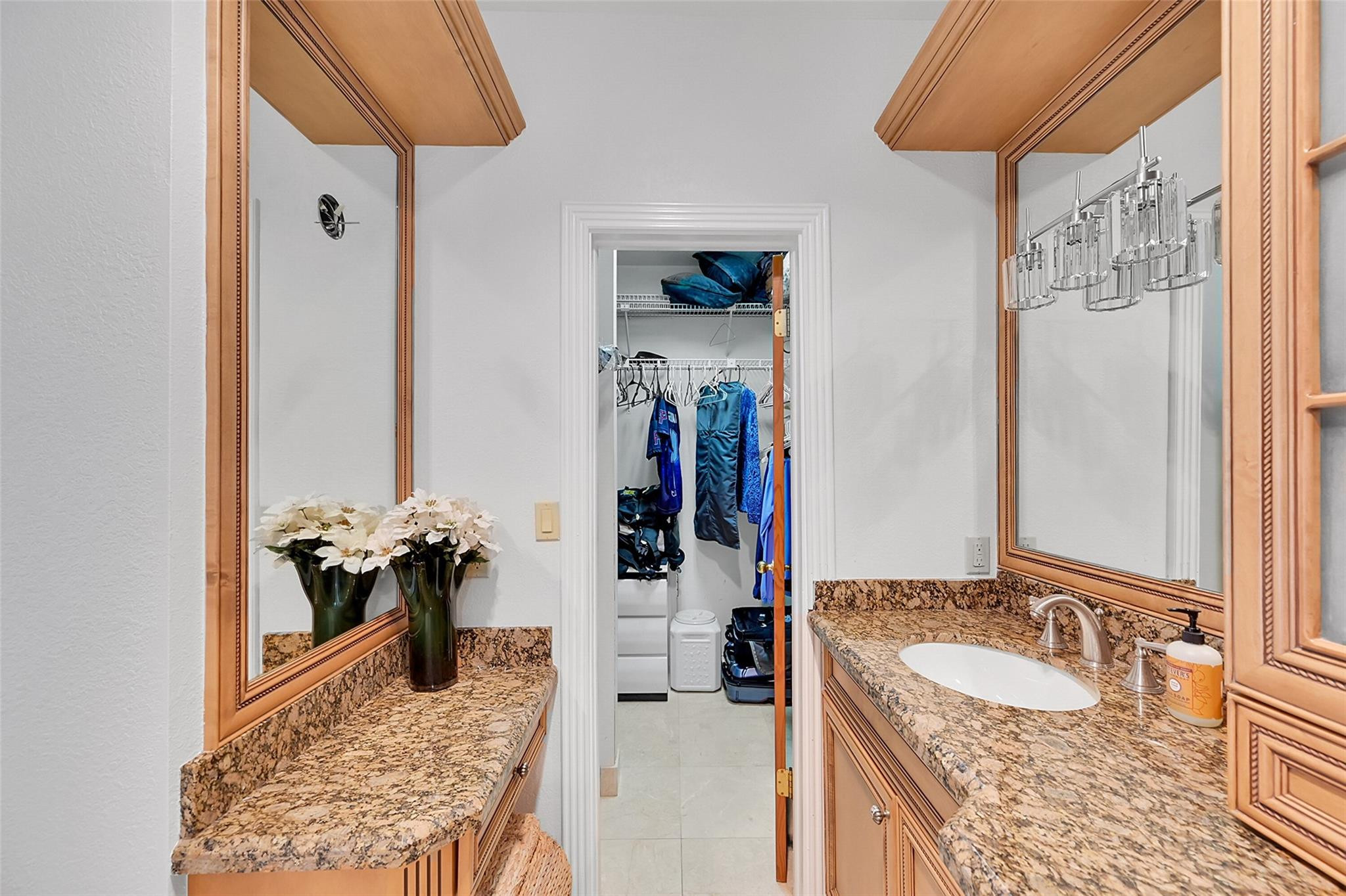 401 Farmington Dr