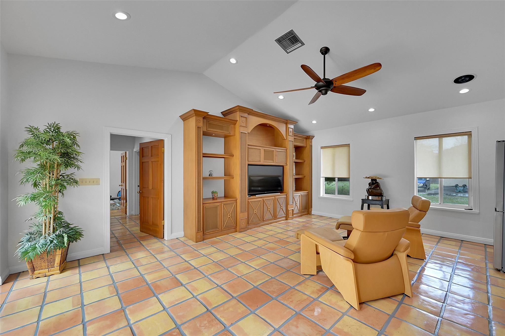 401 Farmington Dr