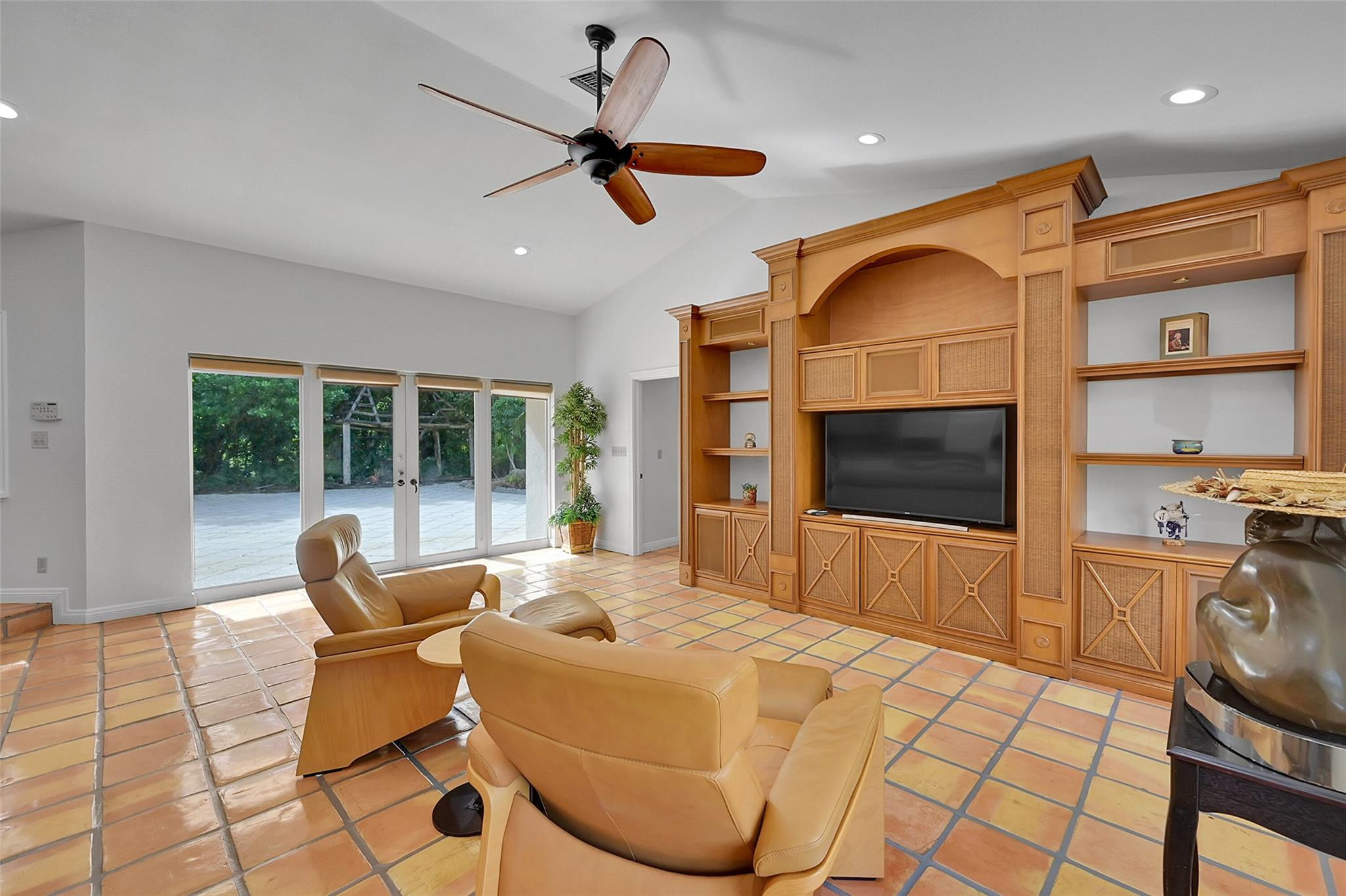 401 Farmington Dr
