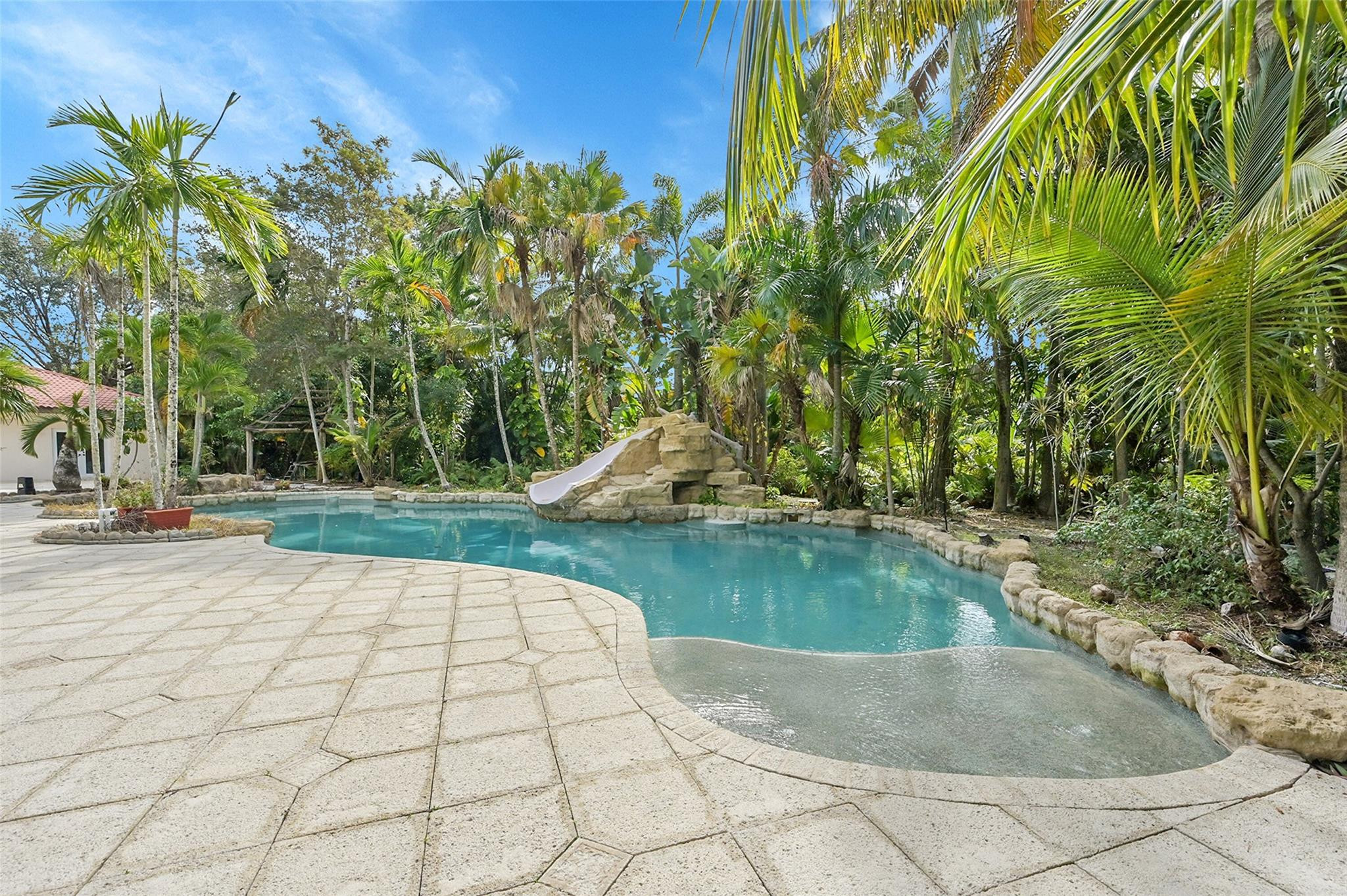 401 Farmington Dr